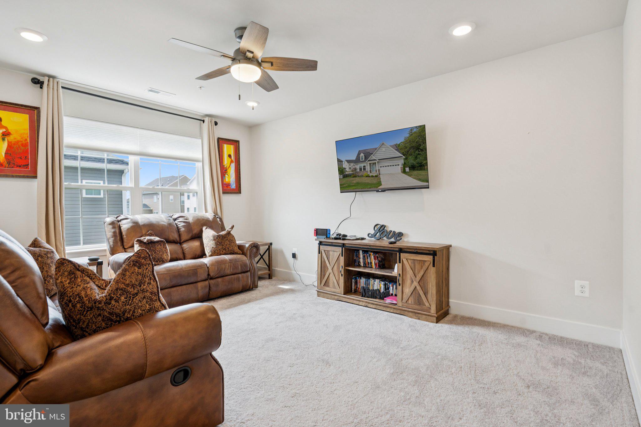 WOODBOURNE MANOR - Residential