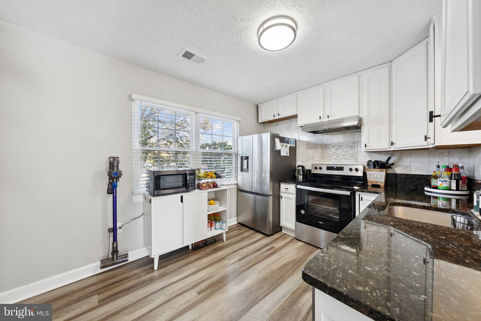 8639 UNION PLACE