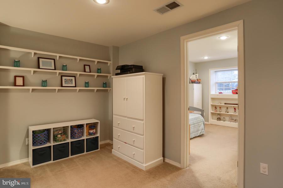 REGENCY HILLS - Residential