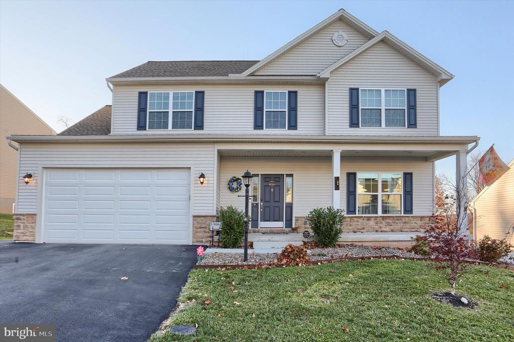 Photo of 95 Red Maple Drive, ETTERS, PA 17319 (MLS # PAYK2093632)