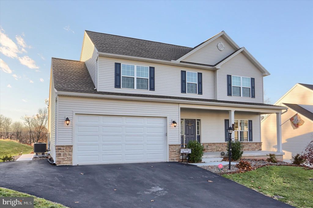 Photo of 95 Red Maple Drive, ETTERS, PA 17319 (MLS # PAYK2093632)