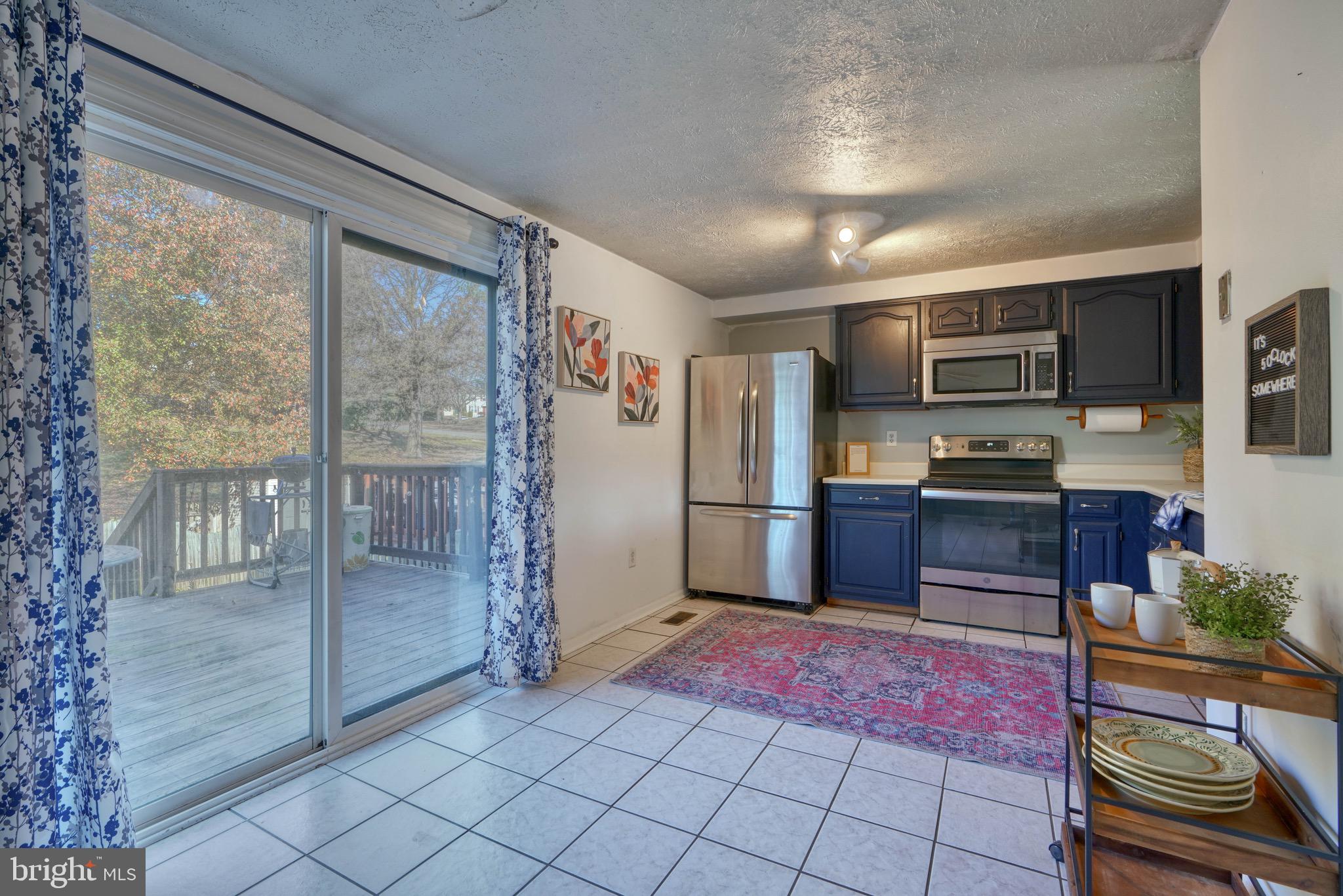 CONSTANT FRIENDSHIP - Residential