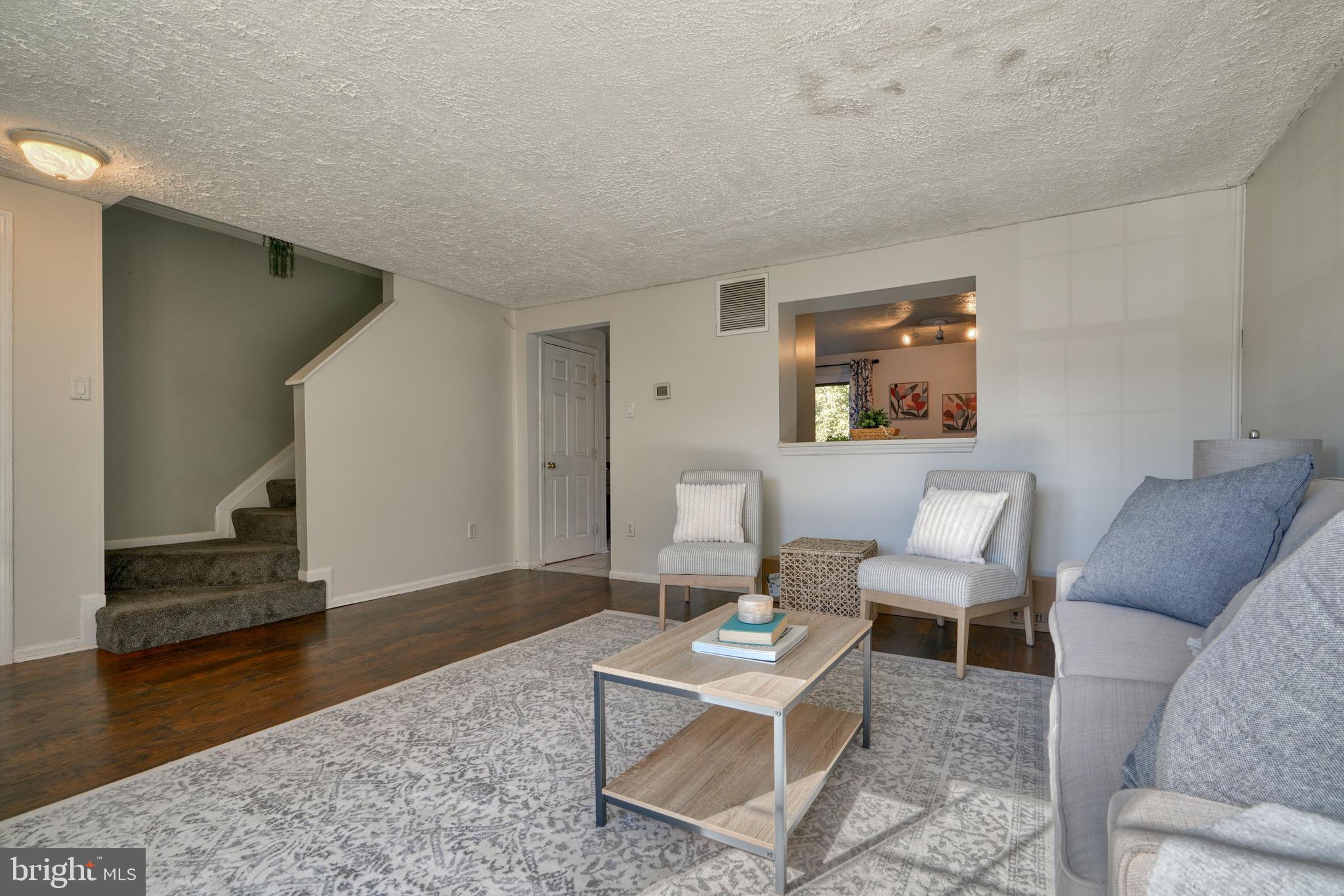 CONSTANT FRIENDSHIP - Residential