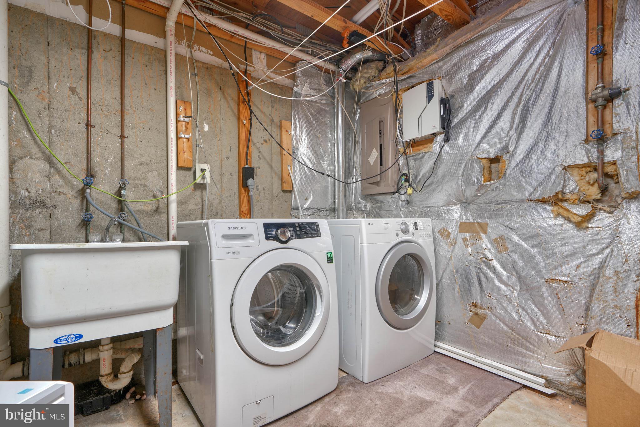 CONSTANT FRIENDSHIP - Residential