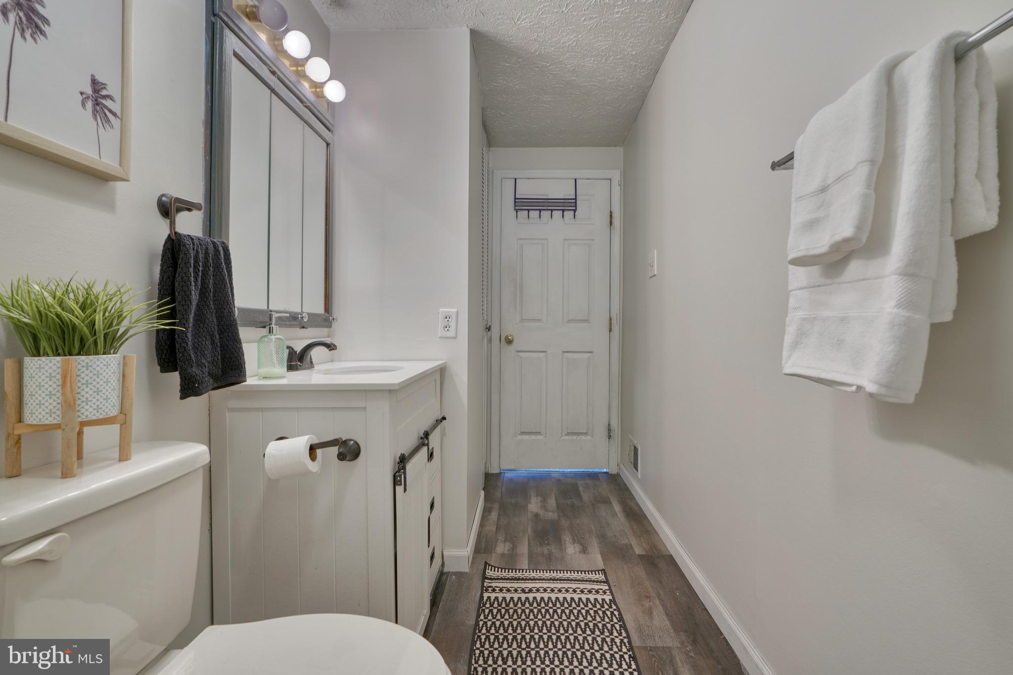 CONSTANT FRIENDSHIP - Residential