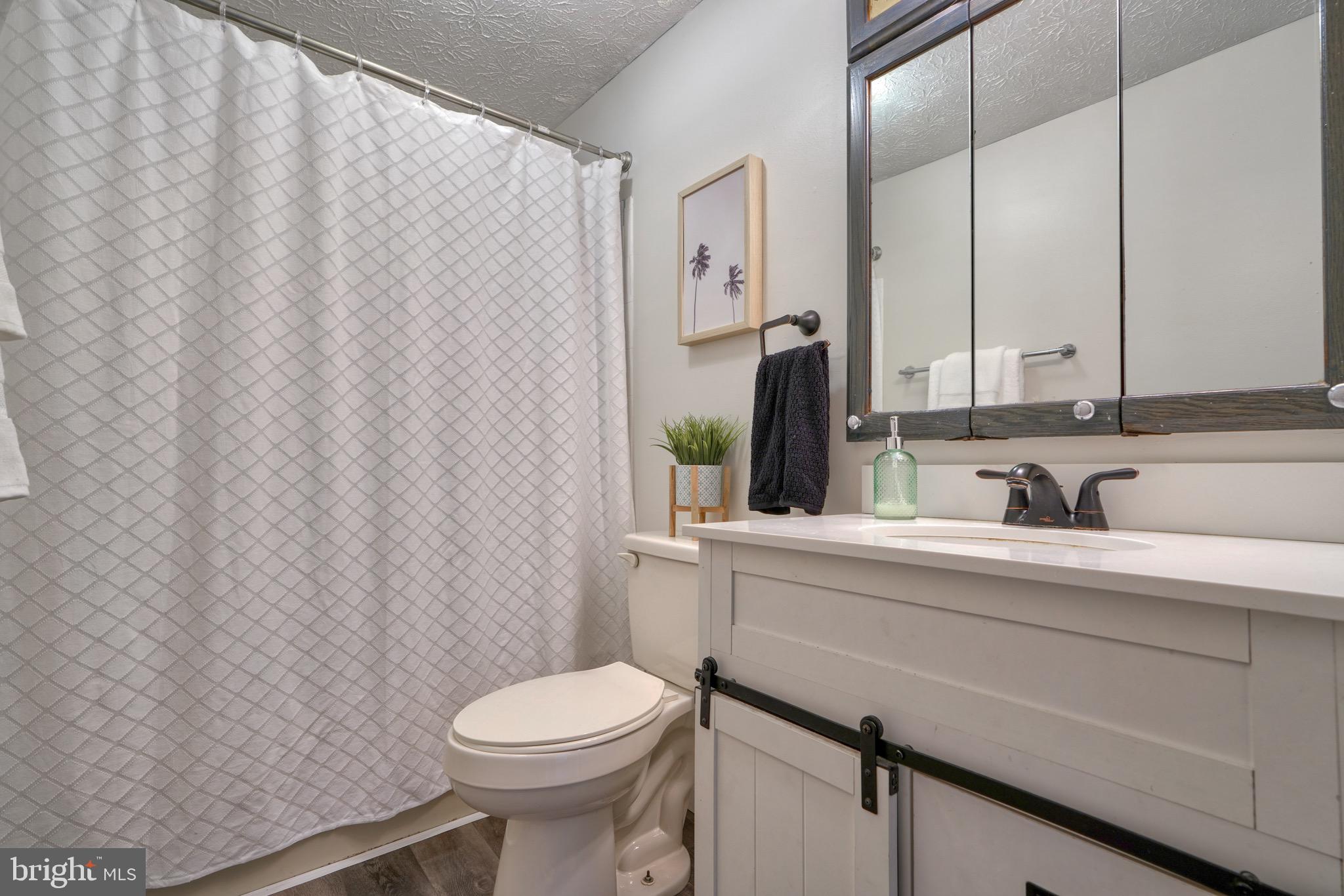 CONSTANT FRIENDSHIP - Residential