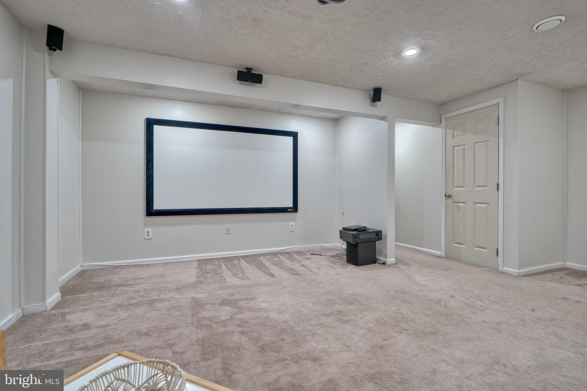 CONSTANT FRIENDSHIP - Residential