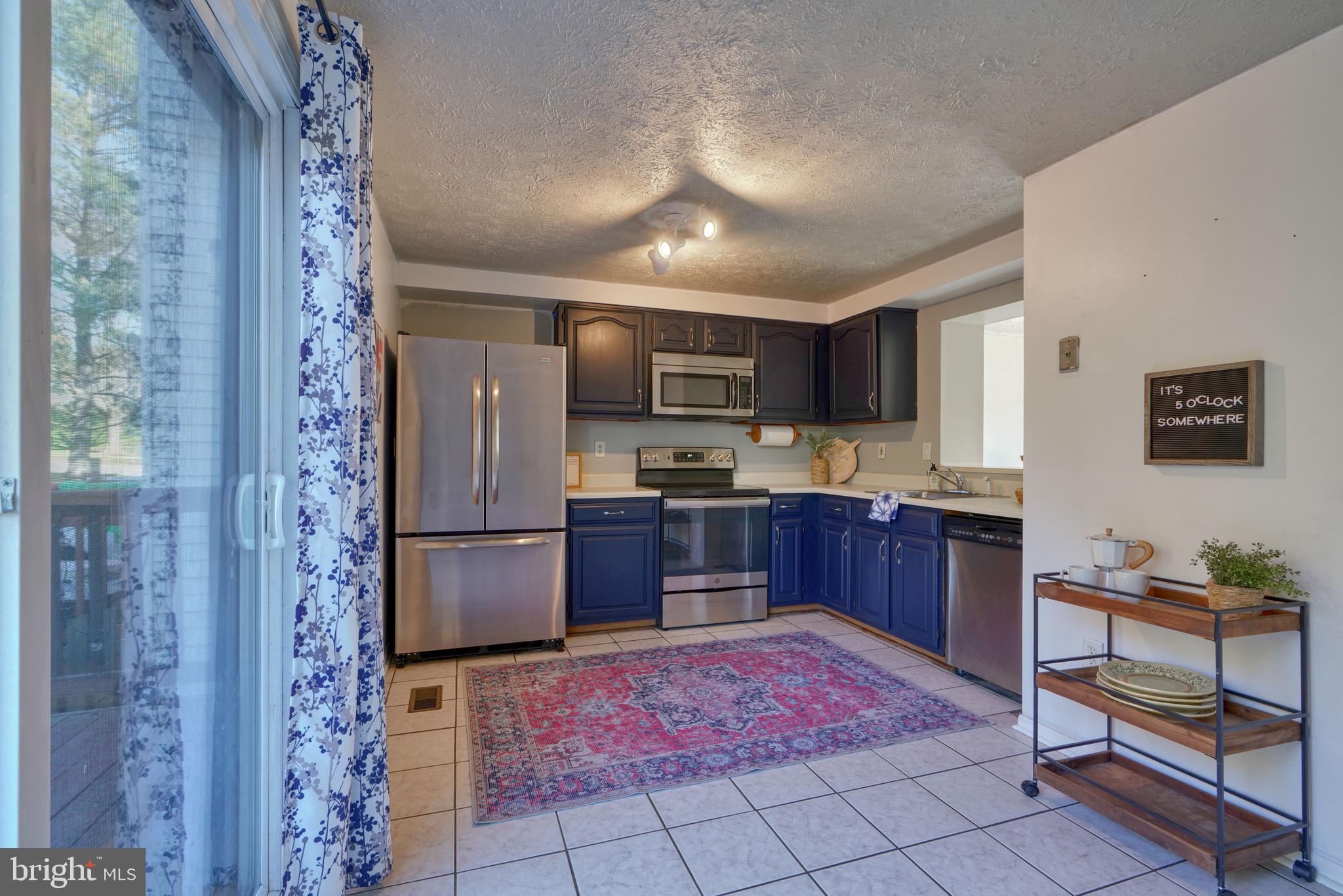 CONSTANT FRIENDSHIP - Residential