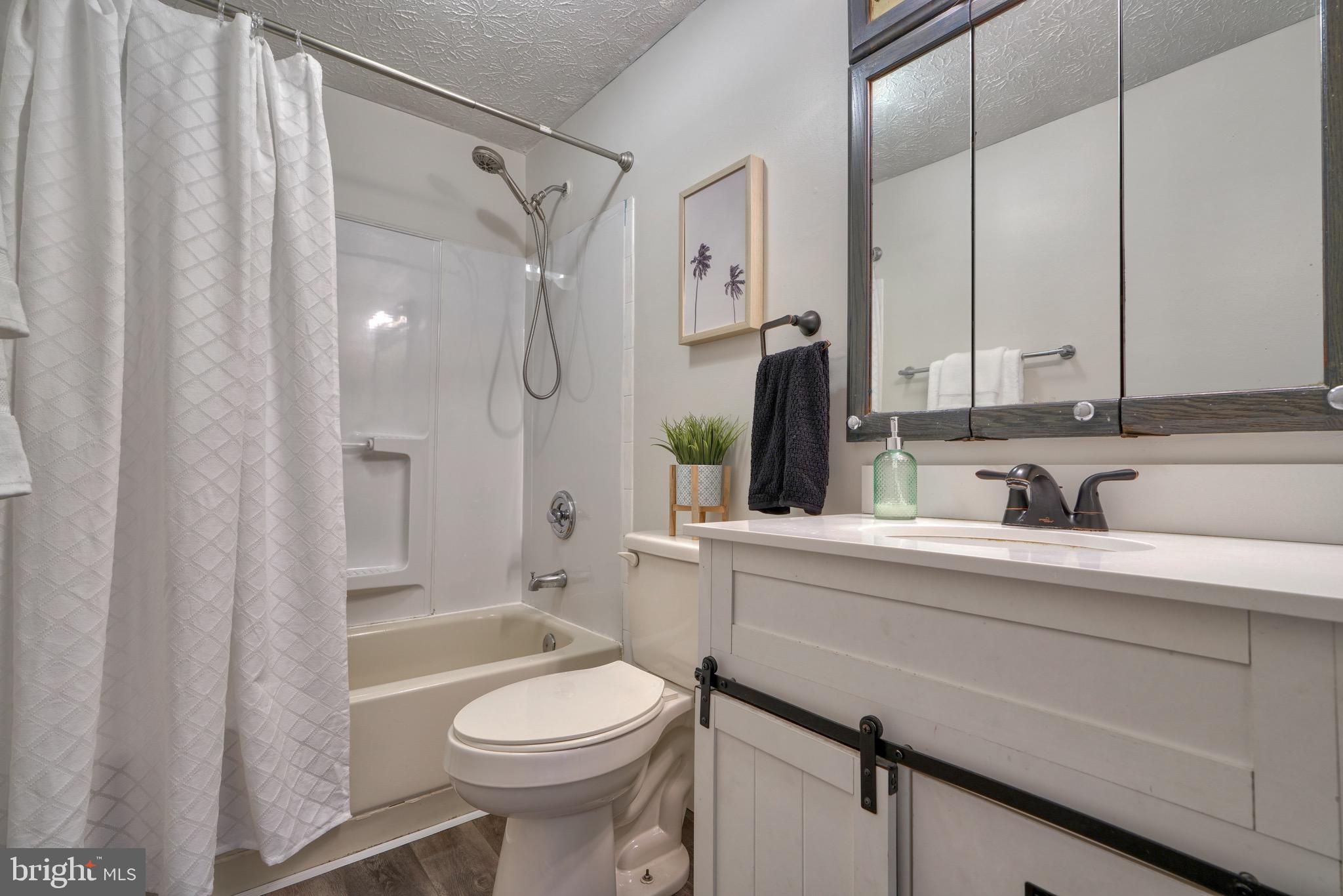 CONSTANT FRIENDSHIP - Residential