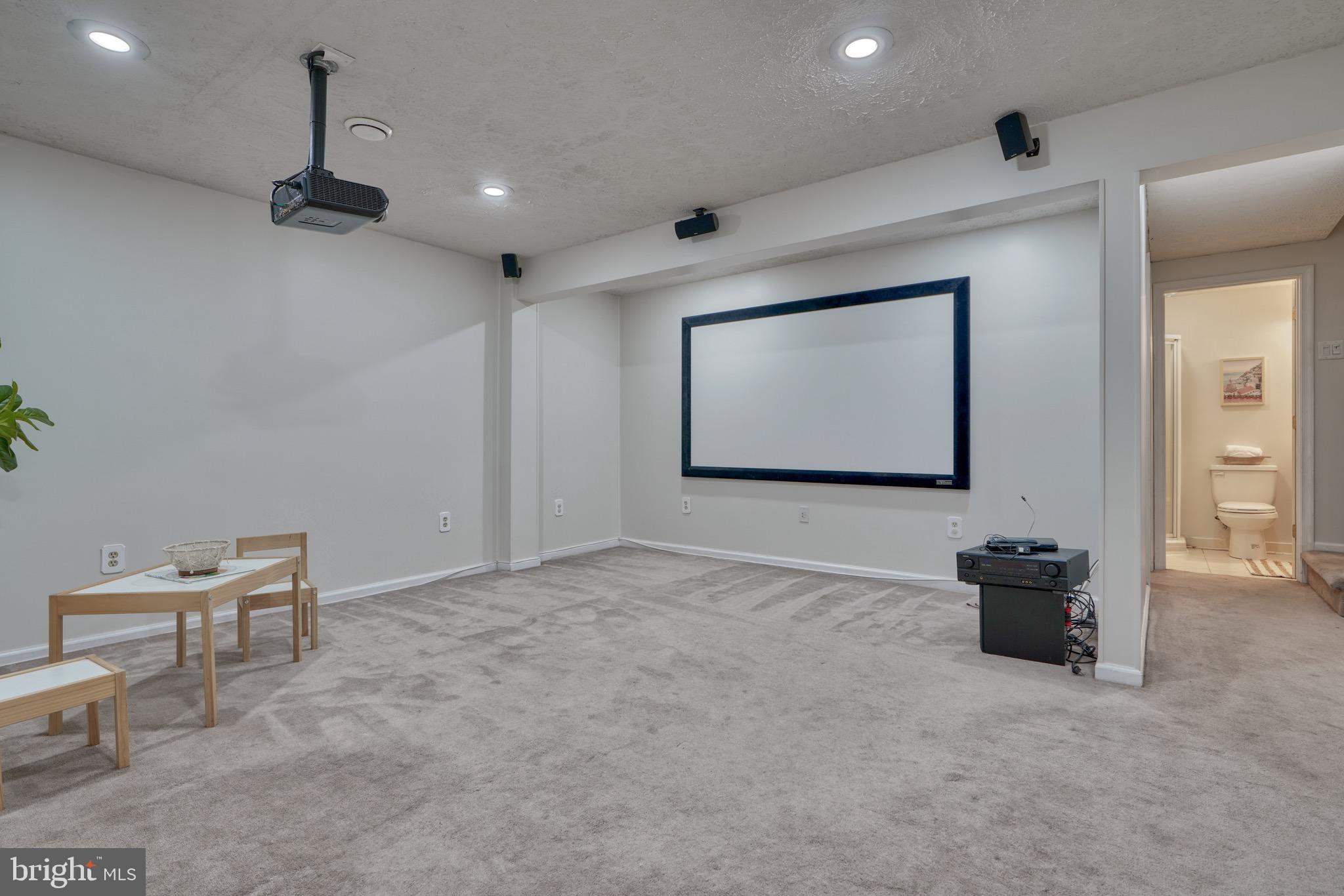 CONSTANT FRIENDSHIP - Residential