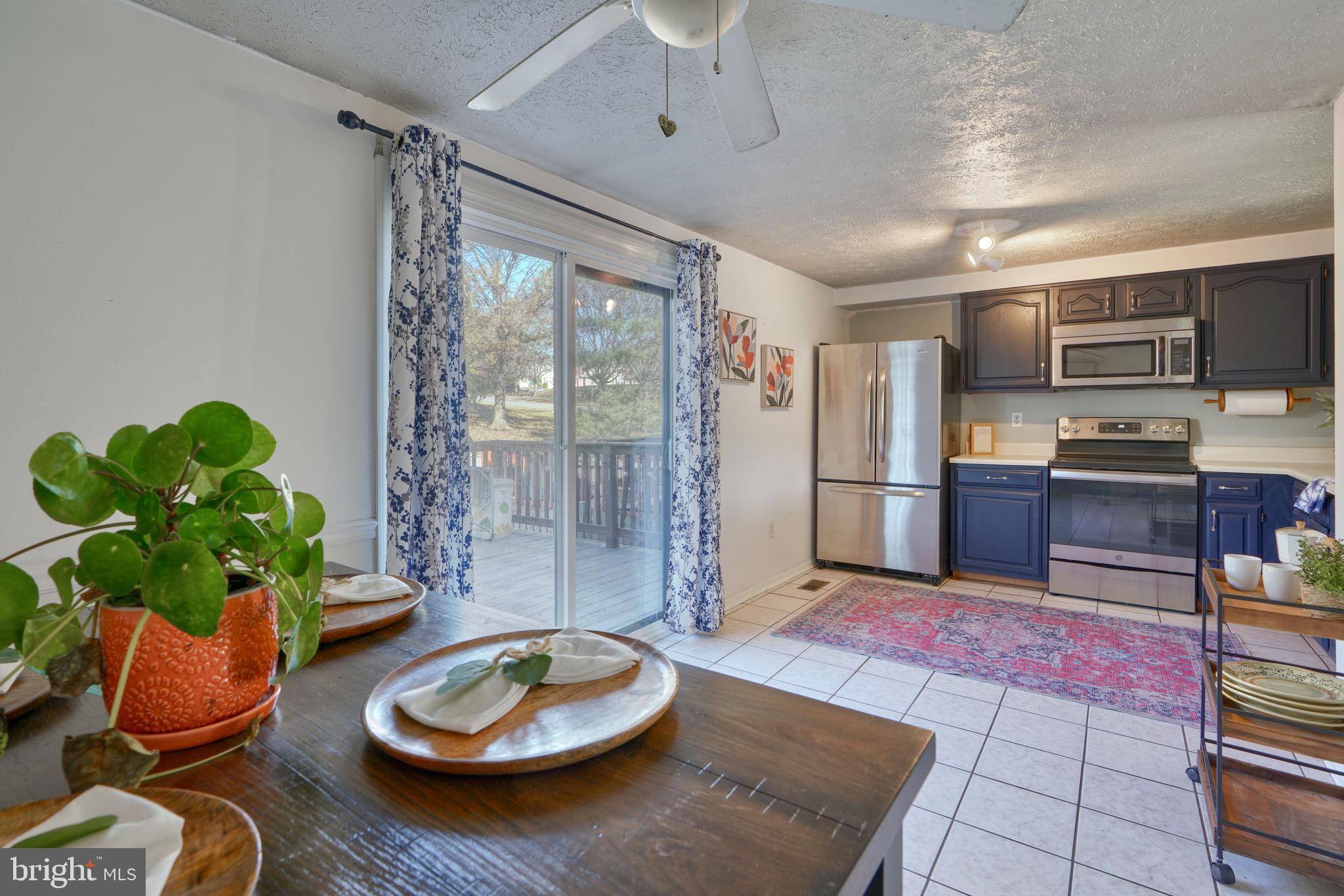 CONSTANT FRIENDSHIP - Residential