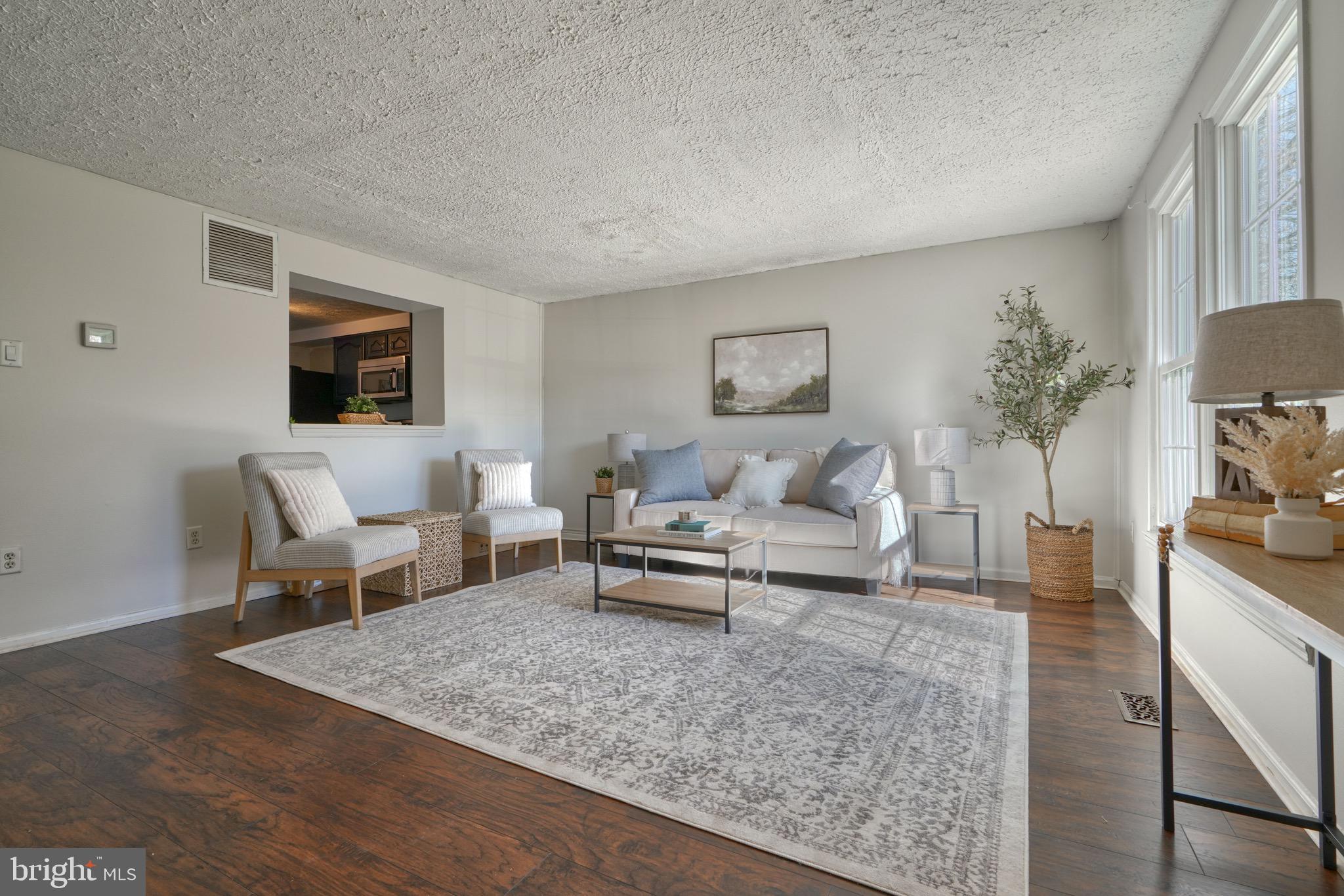 CONSTANT FRIENDSHIP - Residential