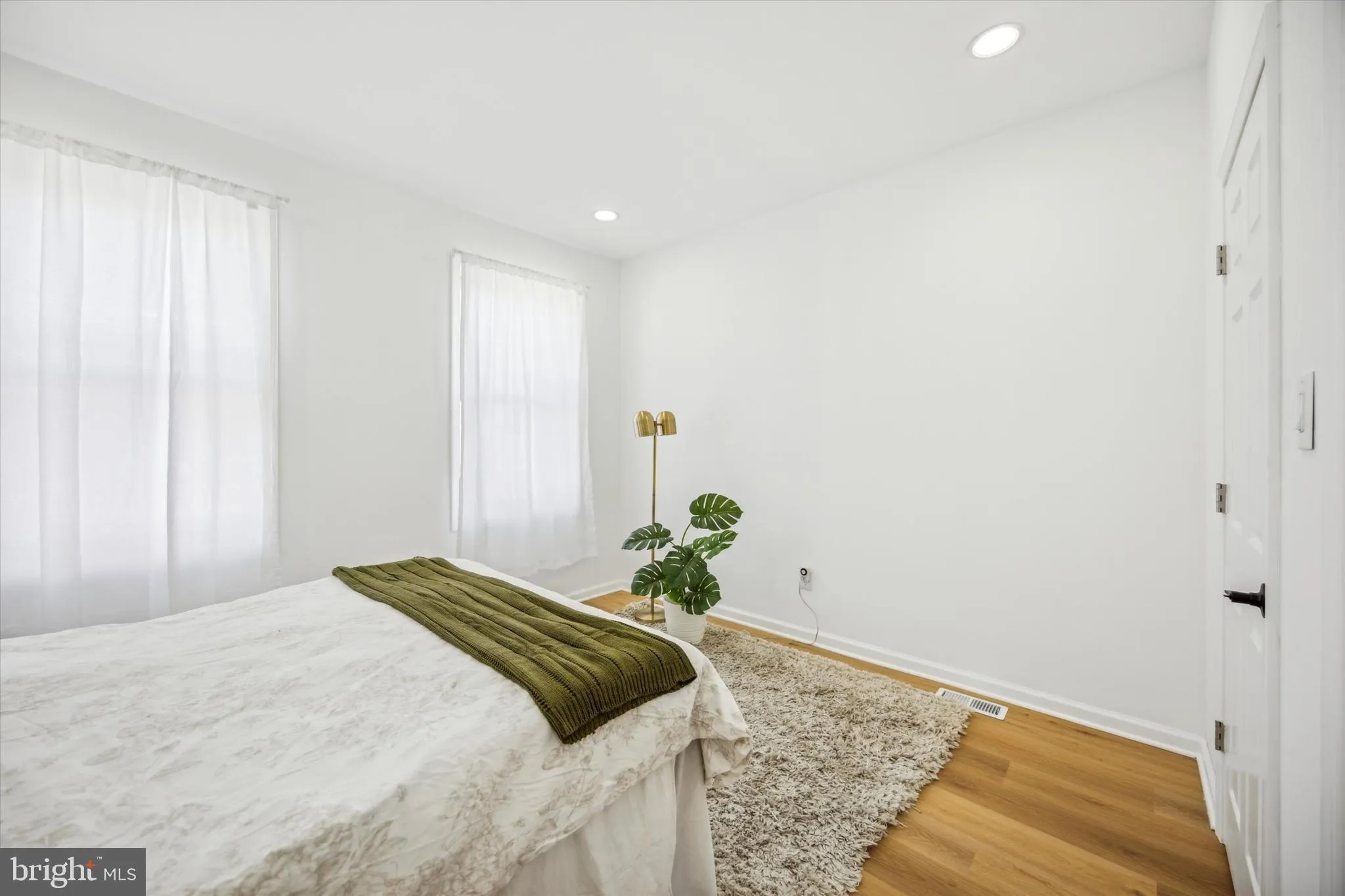 Philadelphia, Pennsylvania 19145, United States, 2 Bedrooms Bedrooms, ,2 BathroomsBathrooms,Residential,Pending,23886