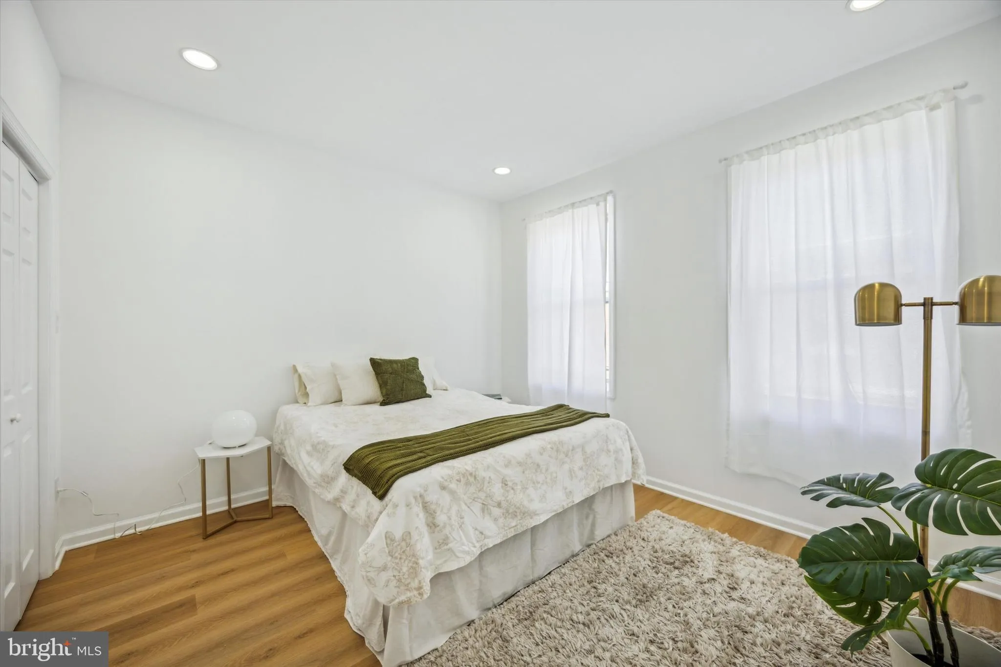 Philadelphia, Pennsylvania 19145, United States, 2 Bedrooms Bedrooms, ,2 BathroomsBathrooms,Residential,Pending,23886