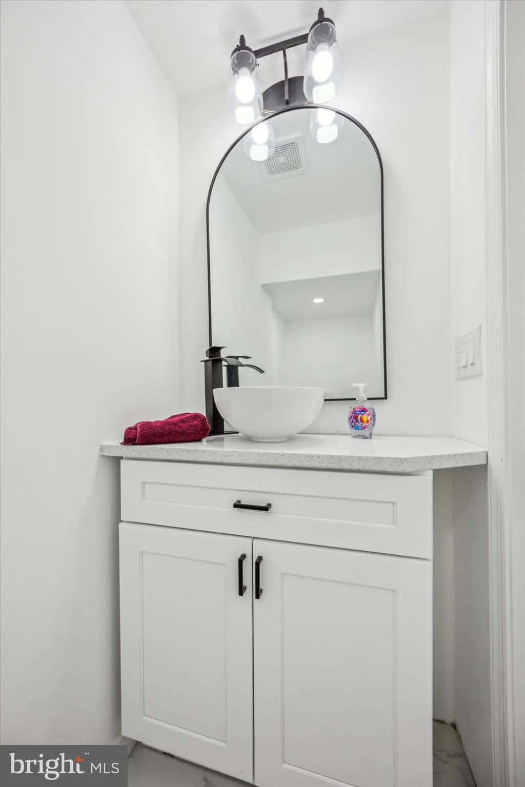 Philadelphia, Pennsylvania 19145, United States, 2 Bedrooms Bedrooms, ,2 BathroomsBathrooms,Residential,Pending,23886