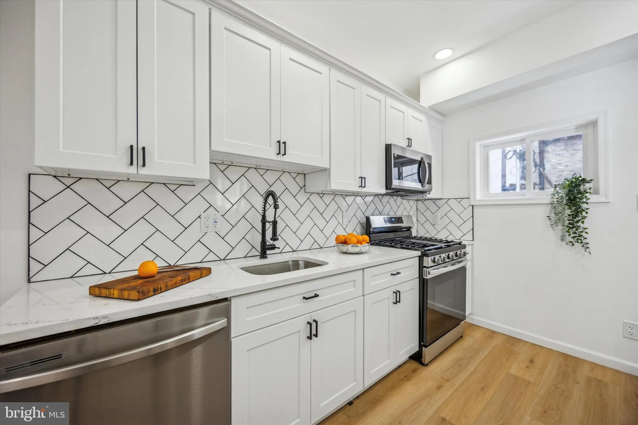 Philadelphia, Pennsylvania 19145, United States, 2 Bedrooms Bedrooms, ,2 BathroomsBathrooms,Residential,Pending,23886