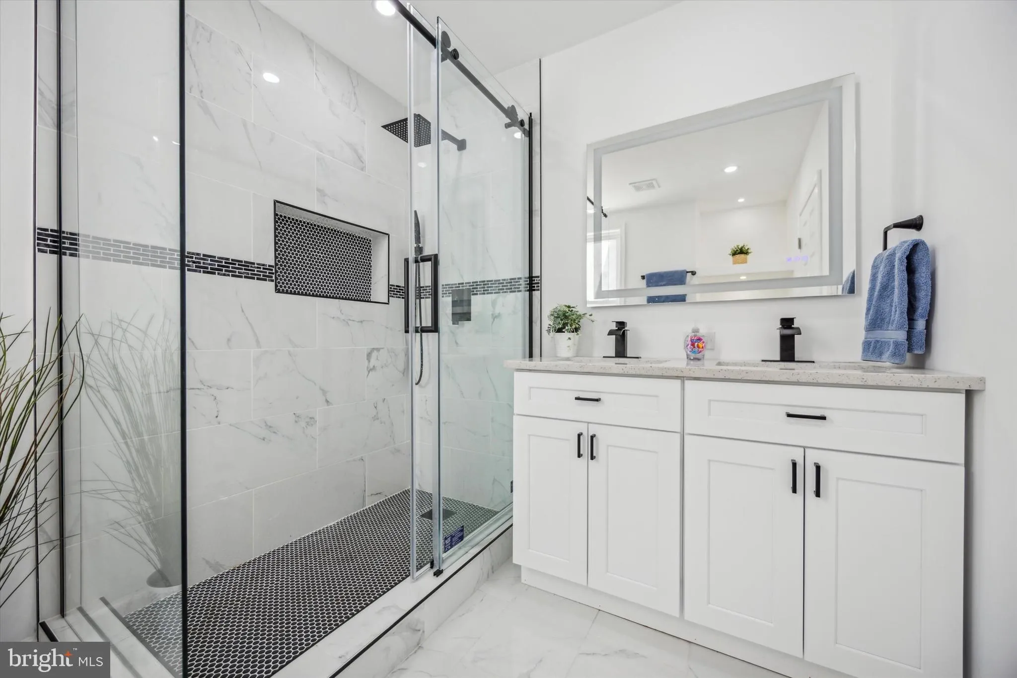 Philadelphia, Pennsylvania 19145, United States, 2 Bedrooms Bedrooms, ,2 BathroomsBathrooms,Residential,Pending,23886