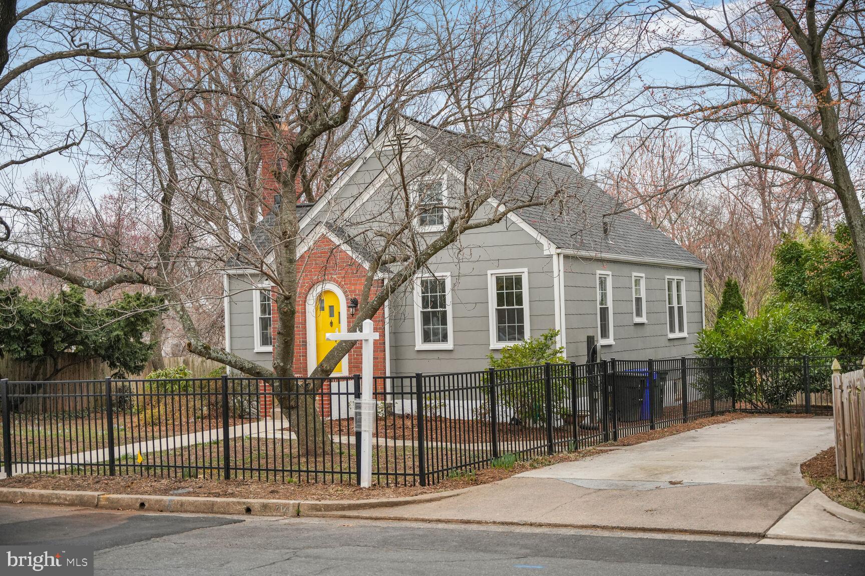 714 N KENSINGTON STREET