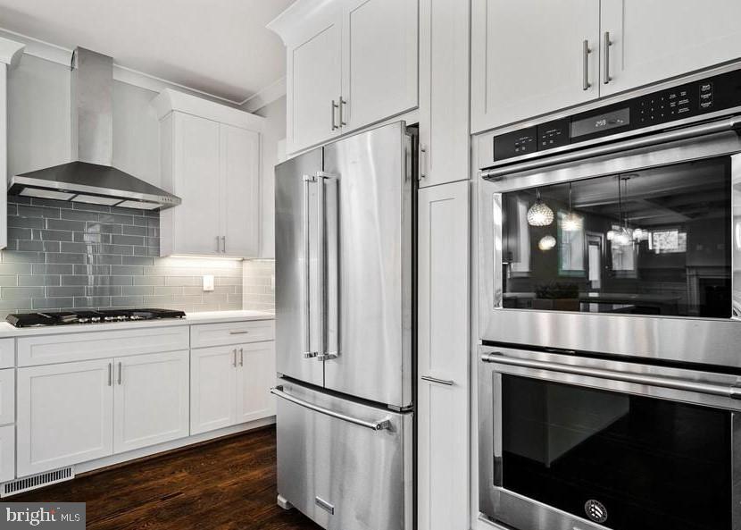 WILDWOOD MANOR - Residential