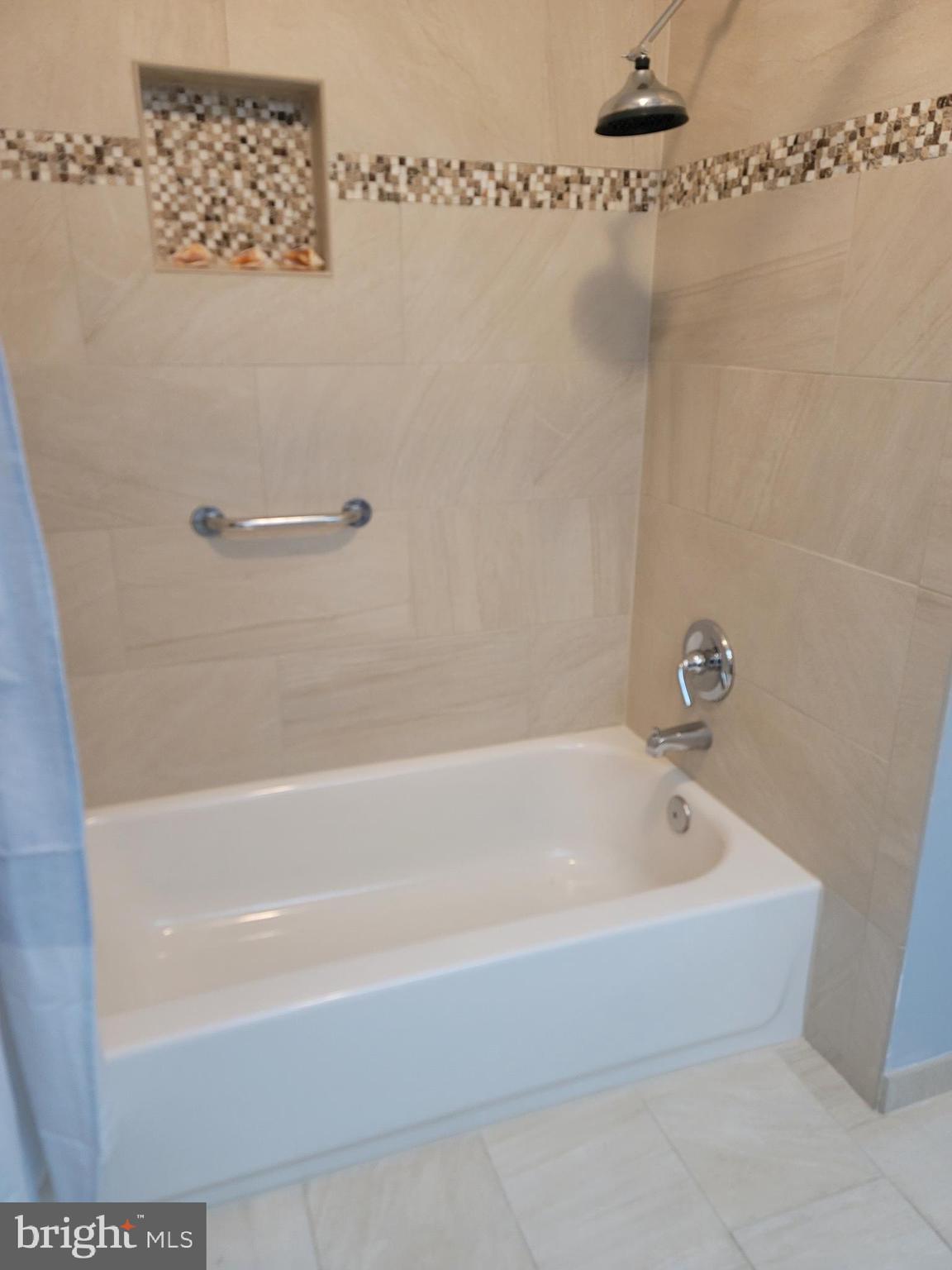 CARR AT PINECREST - Residential Lease