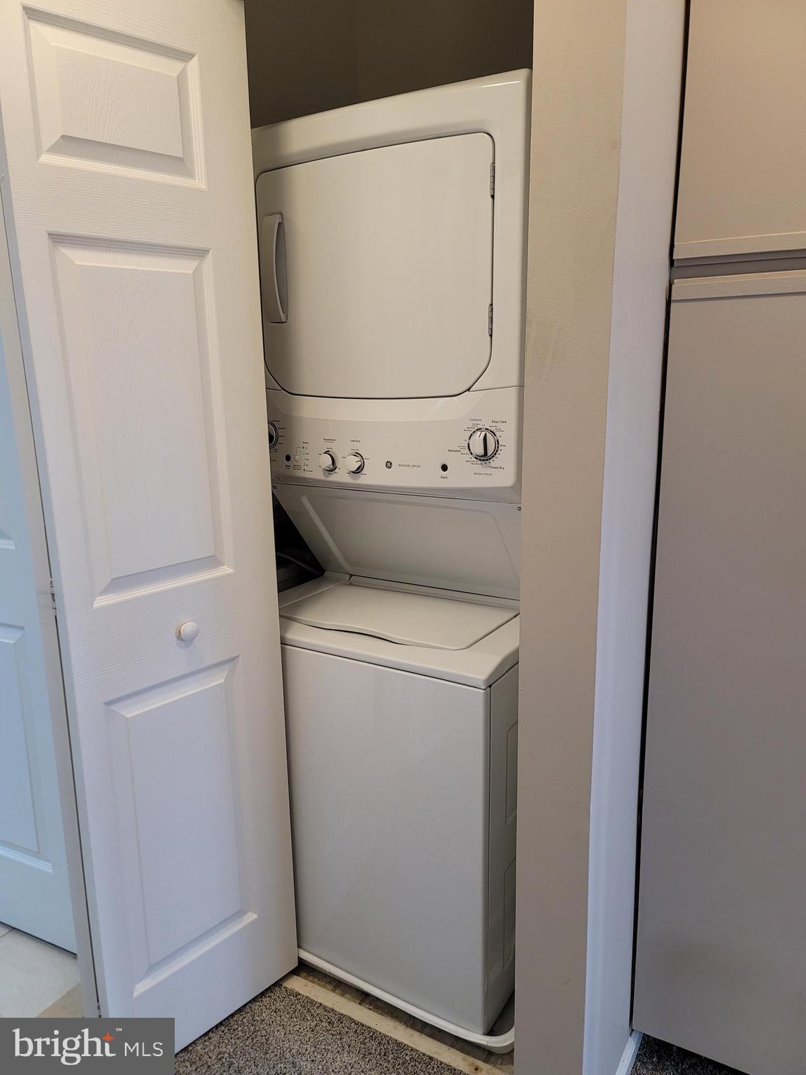 CARR AT PINECREST - Residential Lease