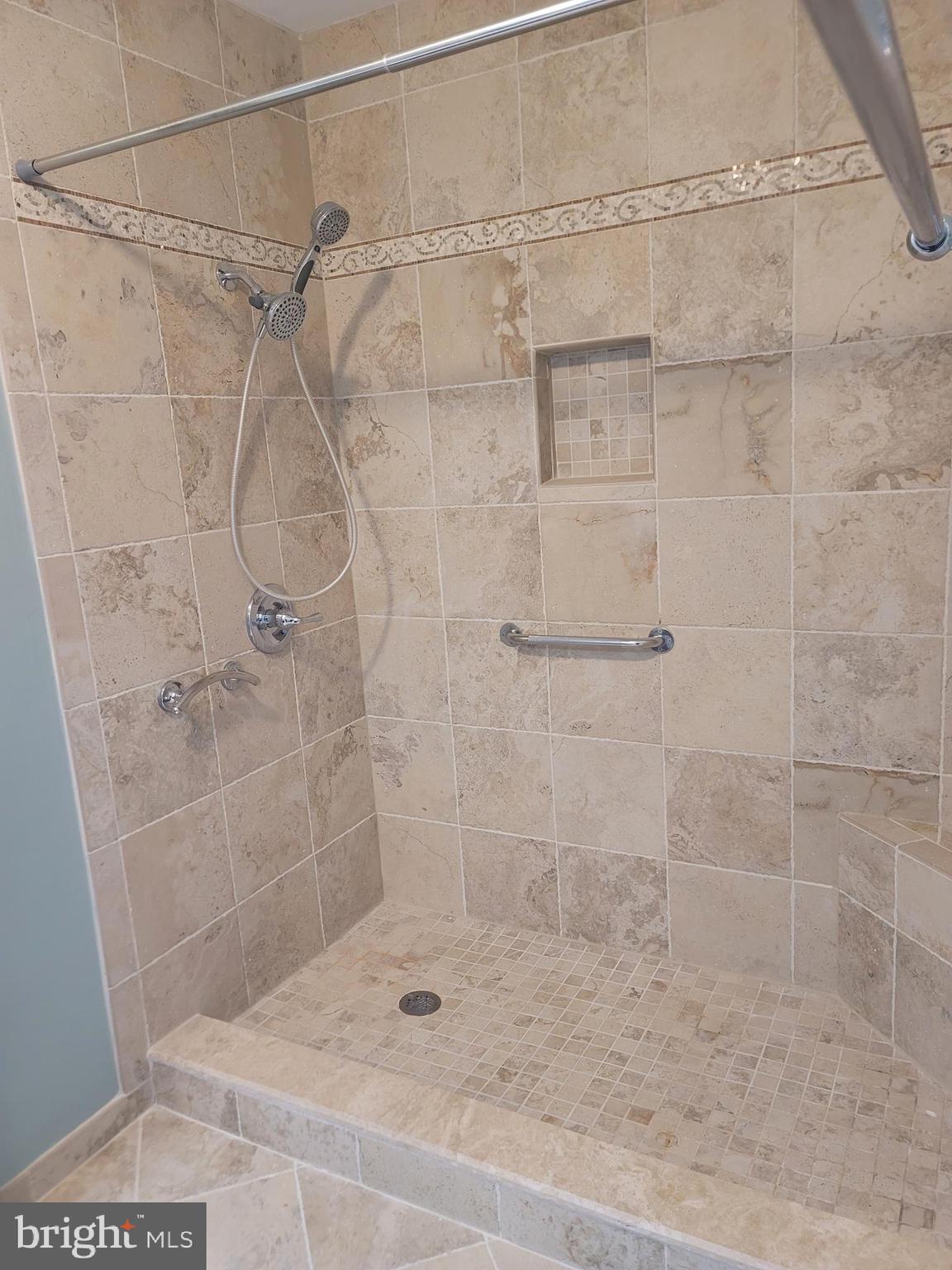 CARR AT PINECREST - Residential Lease