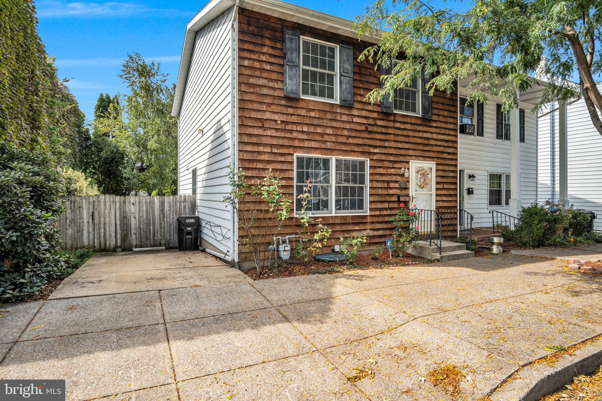 1422 GREEN STREET