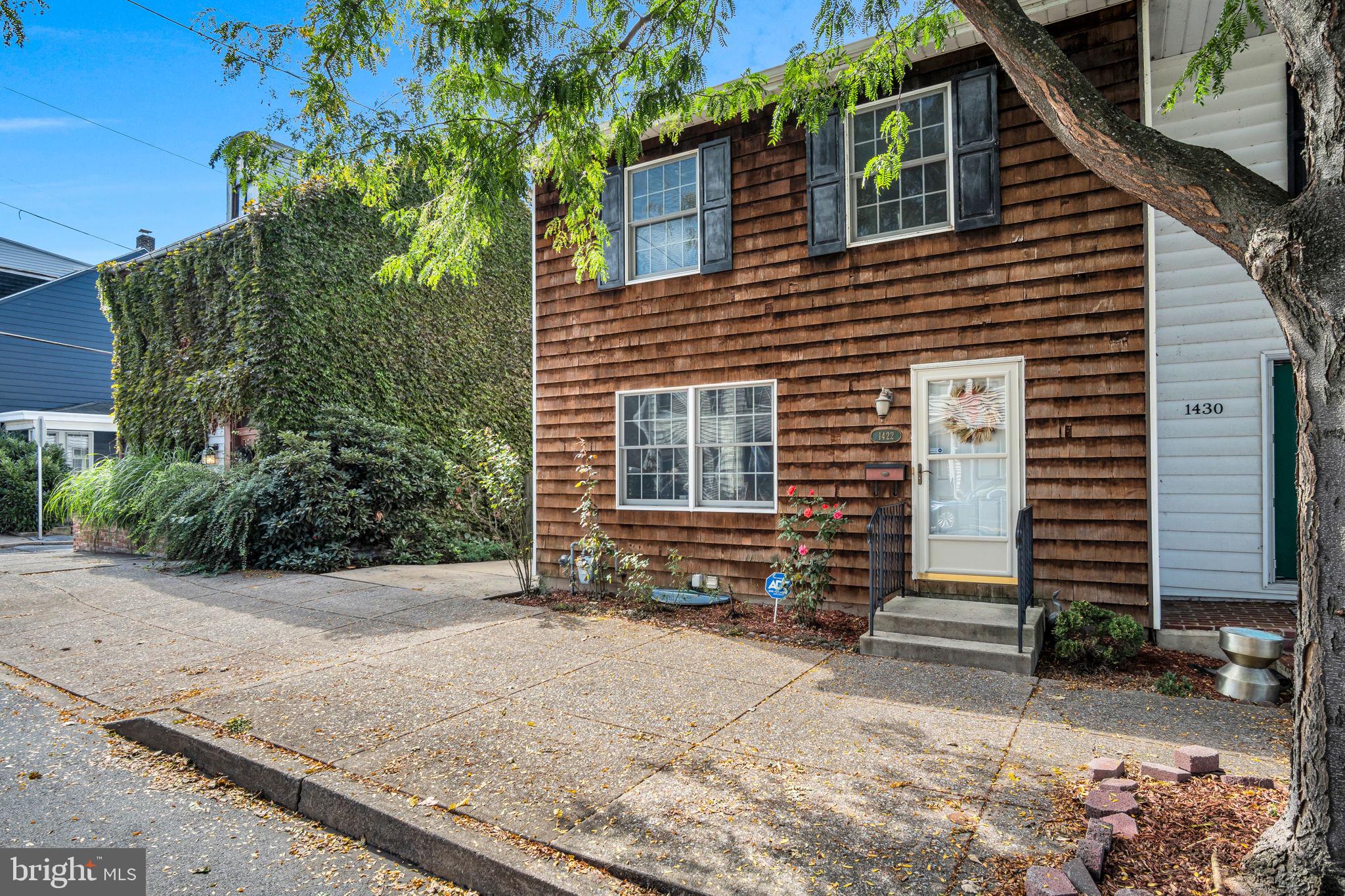 1422 GREEN STREET