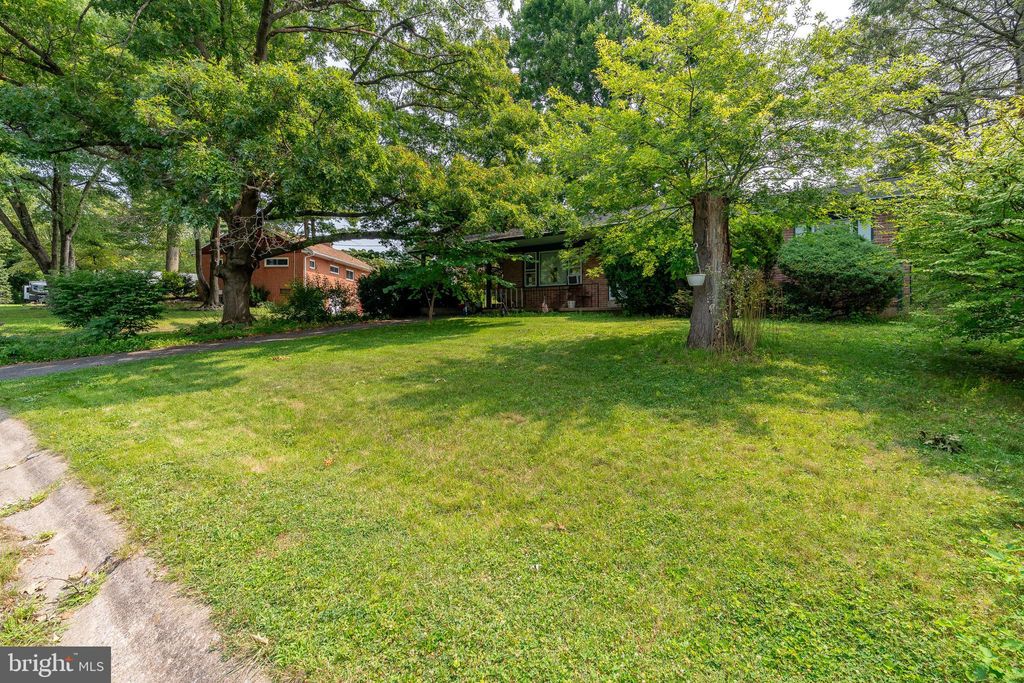 Photo of 1 FRESH MEADOW DR, LANCASTER, PA 17603 (MLS # PALA2038436)