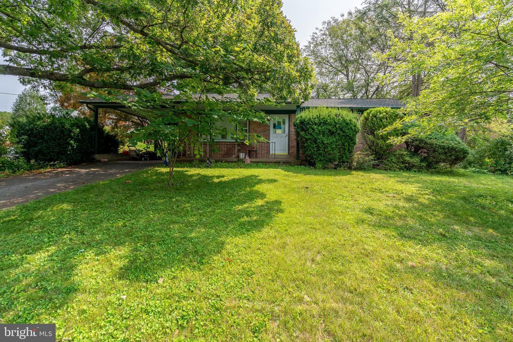 Photo of 1 FRESH MEADOW DR, LANCASTER, PA 17603 (MLS # PALA2038436)