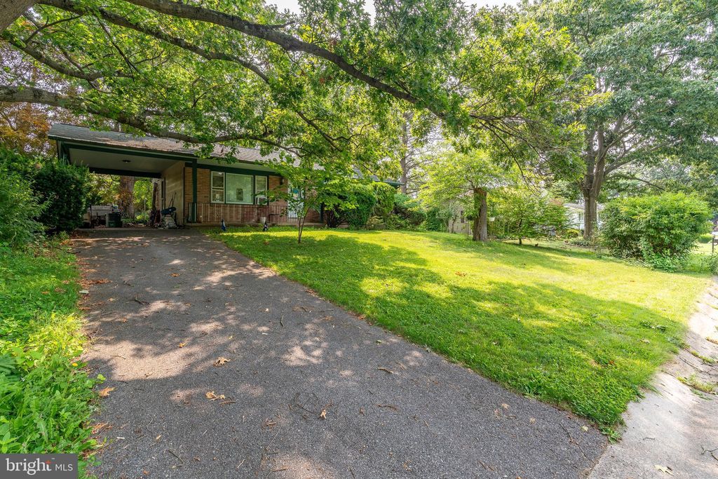 Photo of 1 FRESH MEADOW DR, LANCASTER, PA 17603 (MLS # PALA2038436)