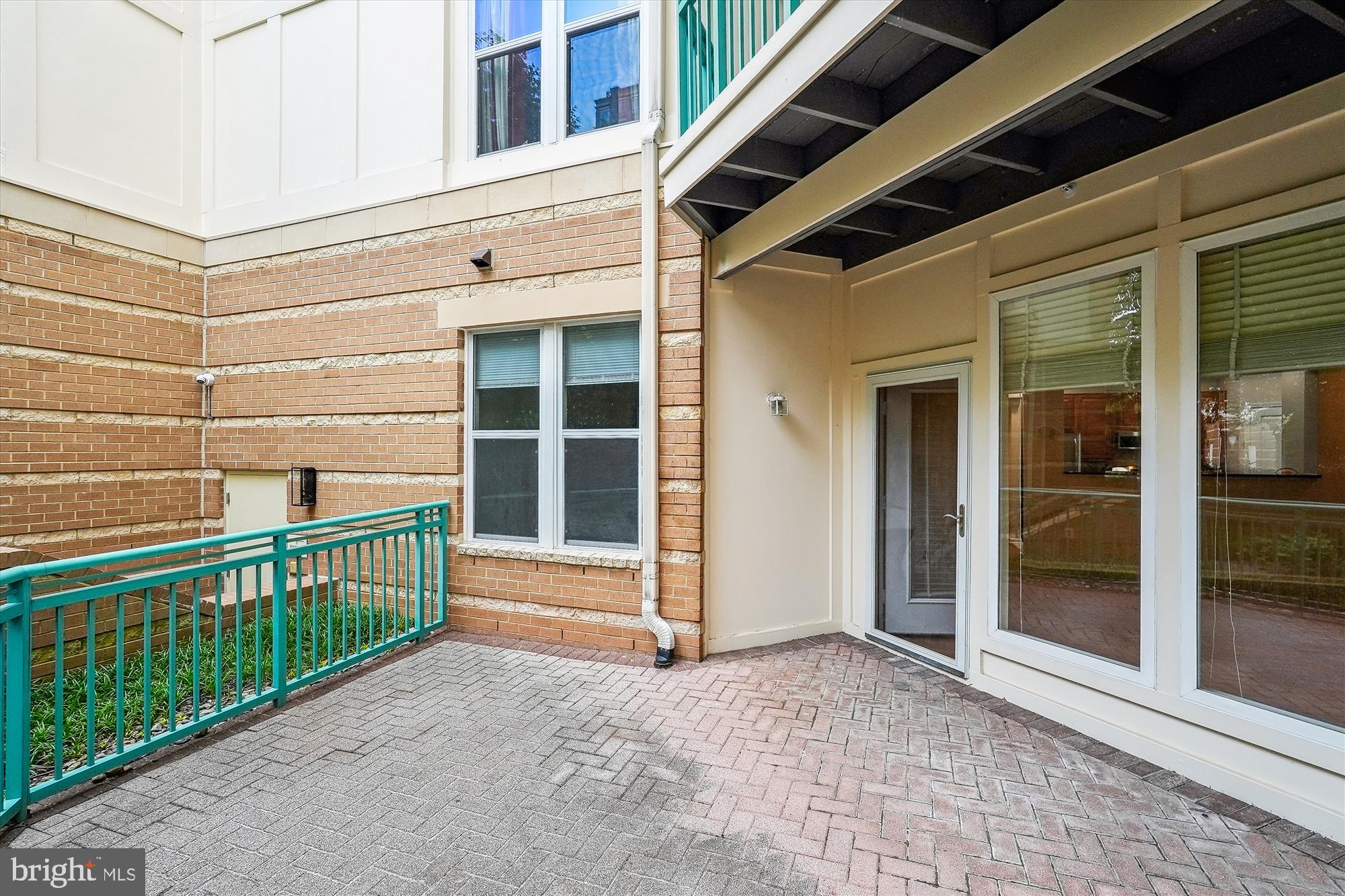 SAVOY AT RESTON TOWN CENTER - Residential