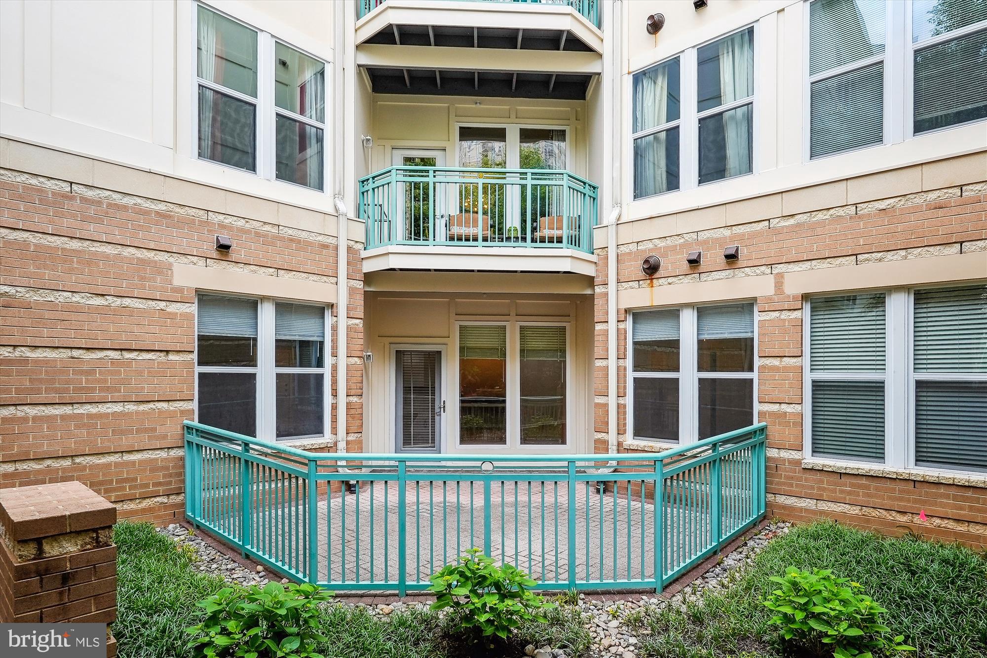 SAVOY AT RESTON TOWN CENTER - Residential