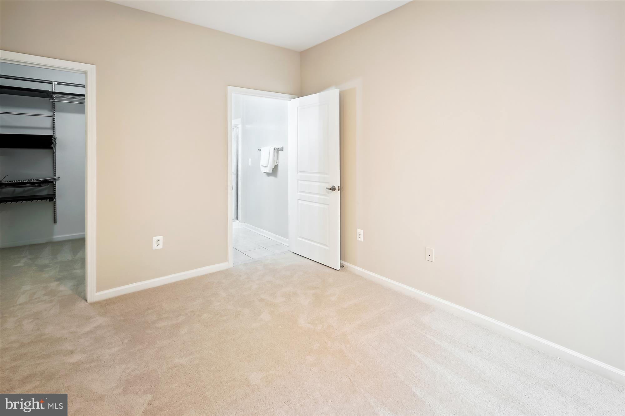 SAVOY AT RESTON TOWN CENTER - Residential