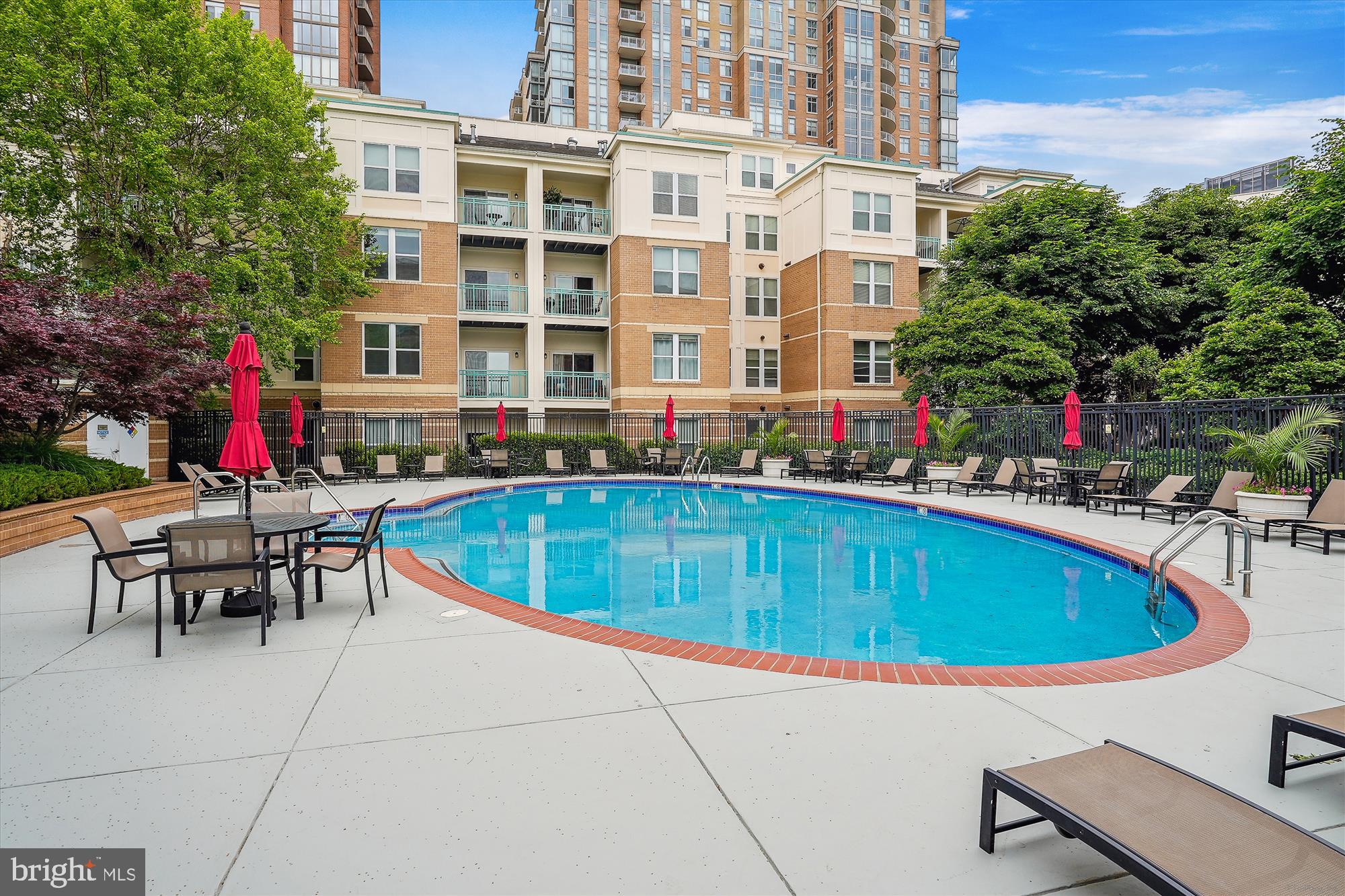 SAVOY AT RESTON TOWN CENTER - Residential