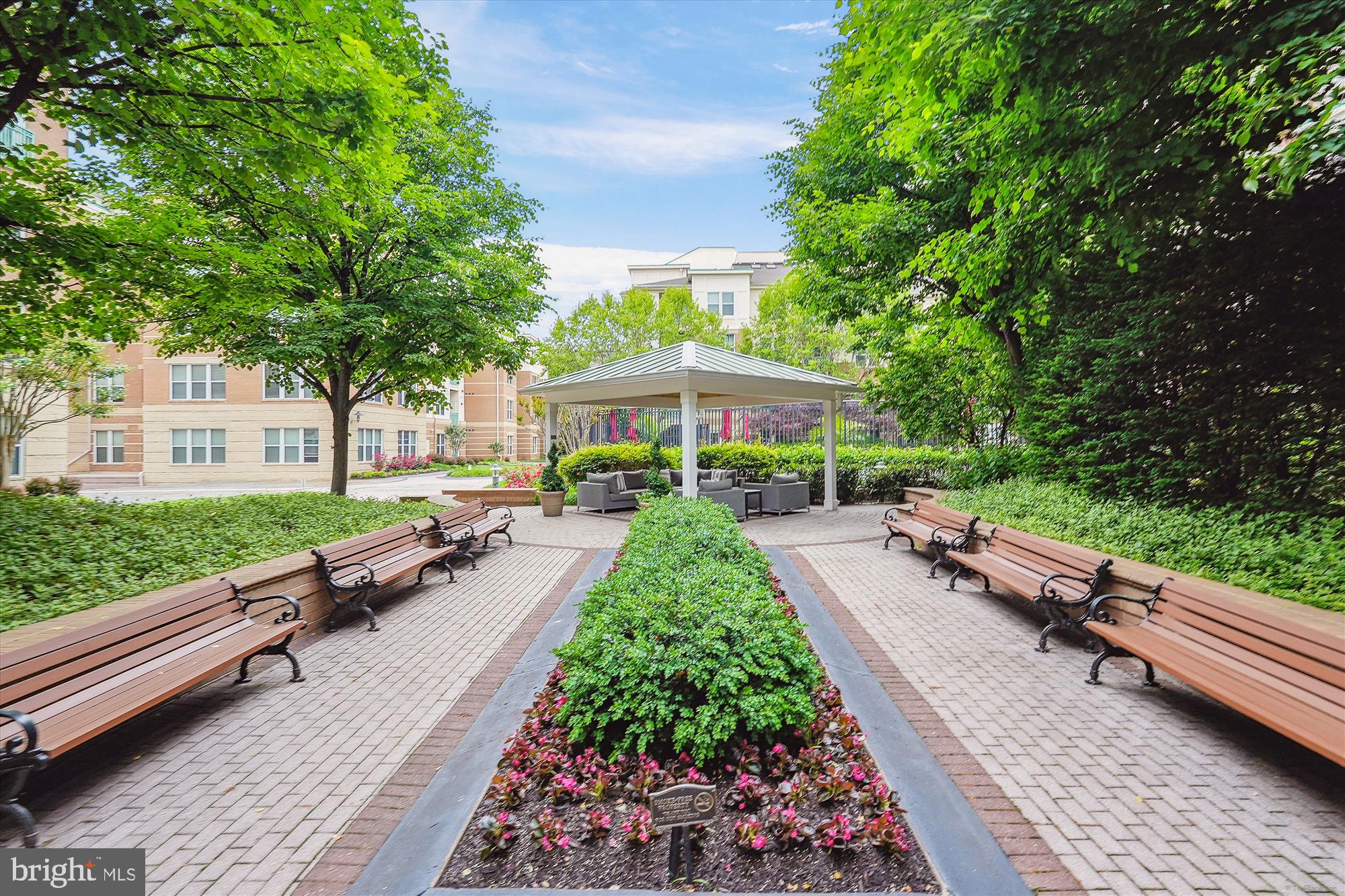 SAVOY AT RESTON TOWN CENTER - Residential