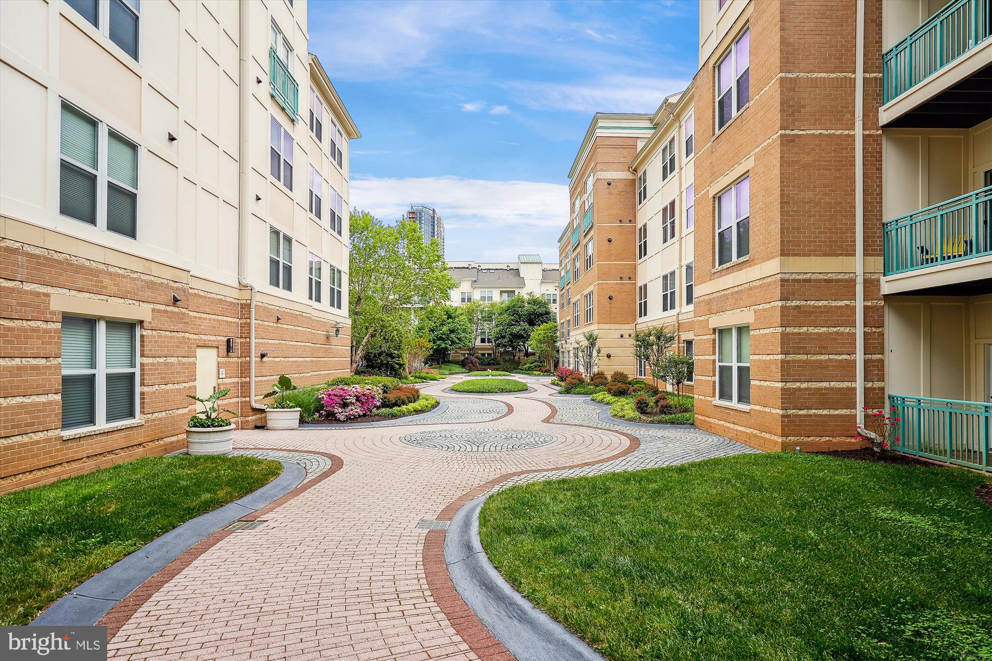 SAVOY AT RESTON TOWN CENTER - Residential