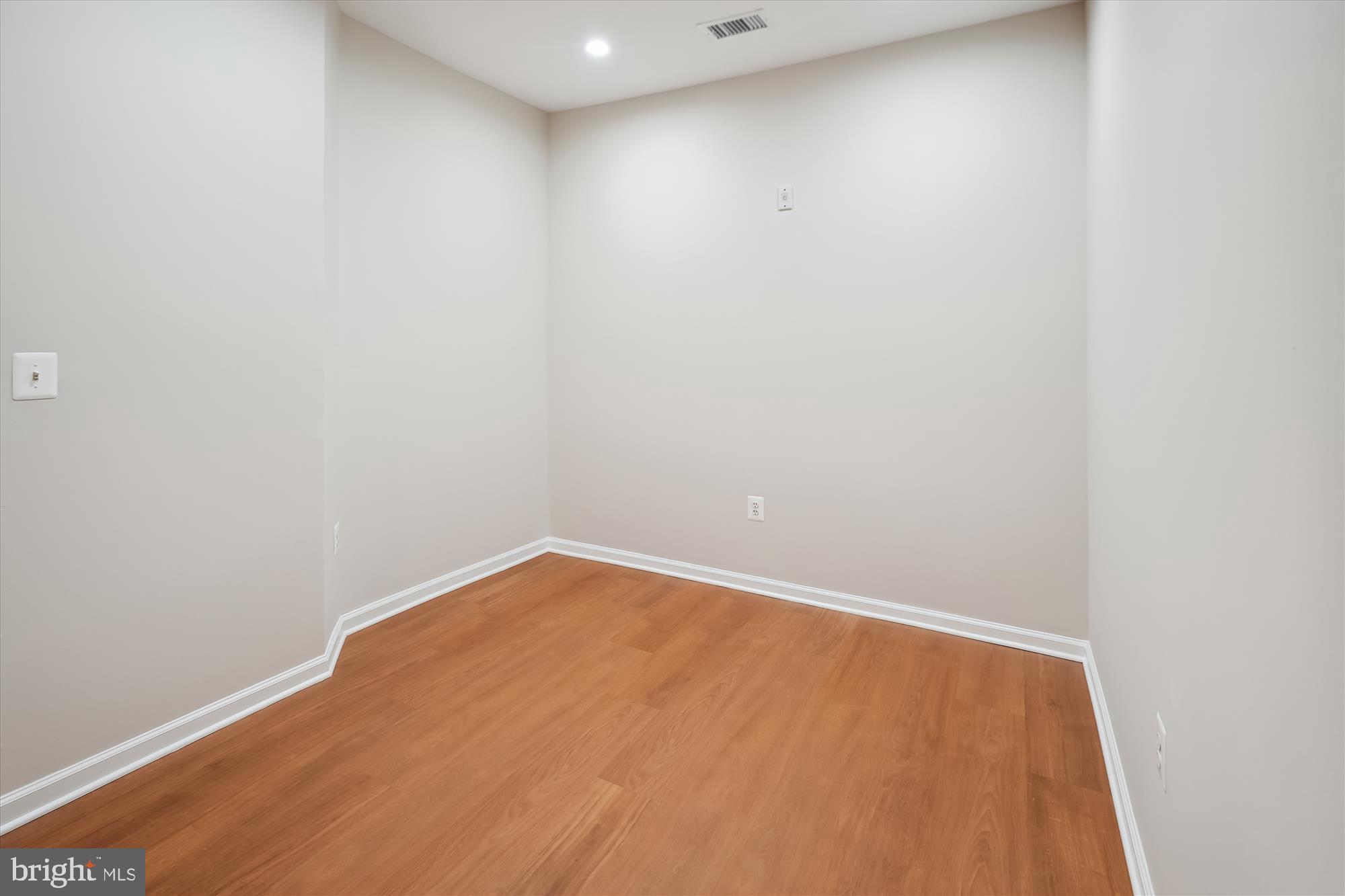 SAVOY AT RESTON TOWN CENTER - Residential