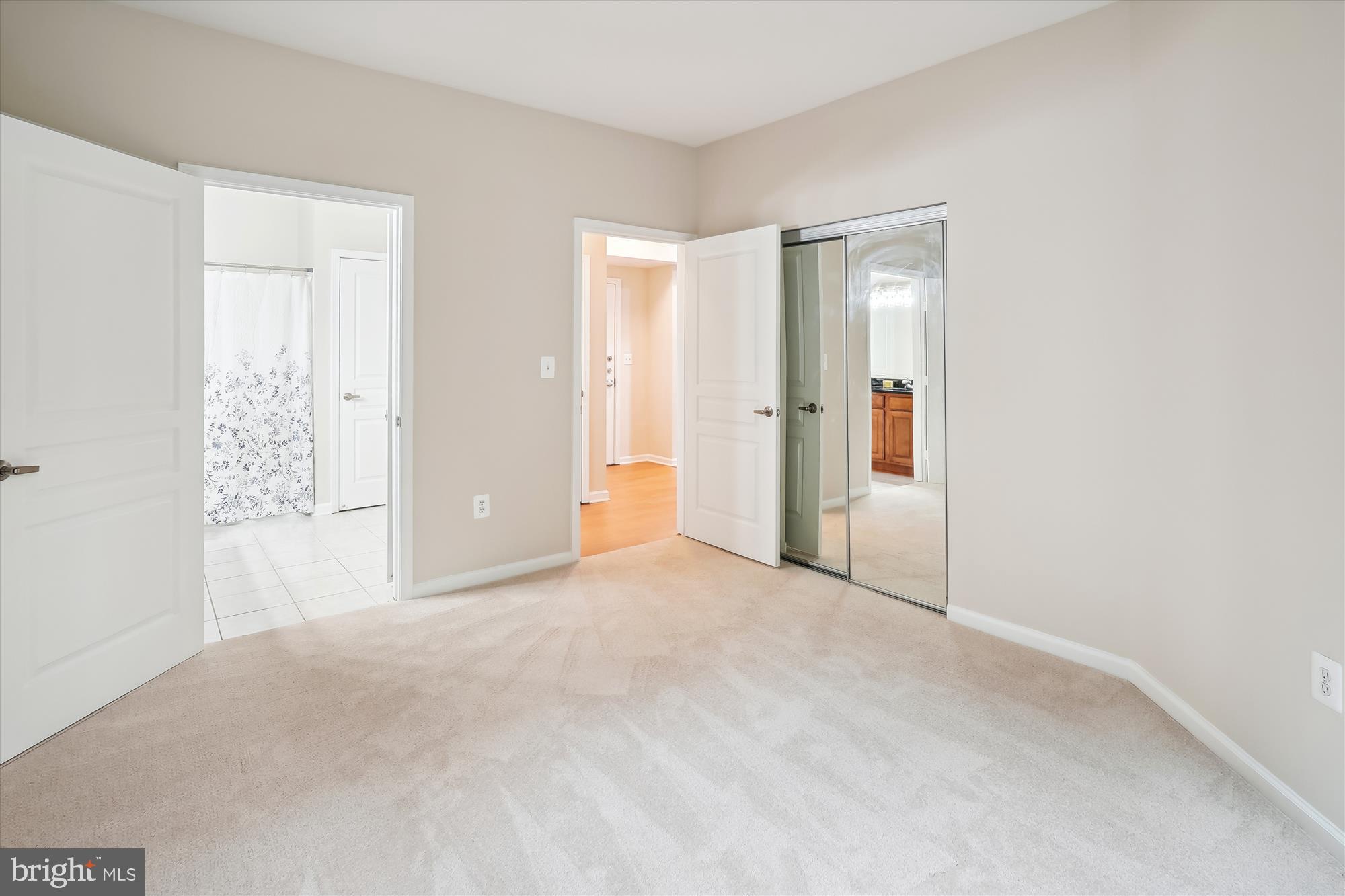 SAVOY AT RESTON TOWN CENTER - Residential