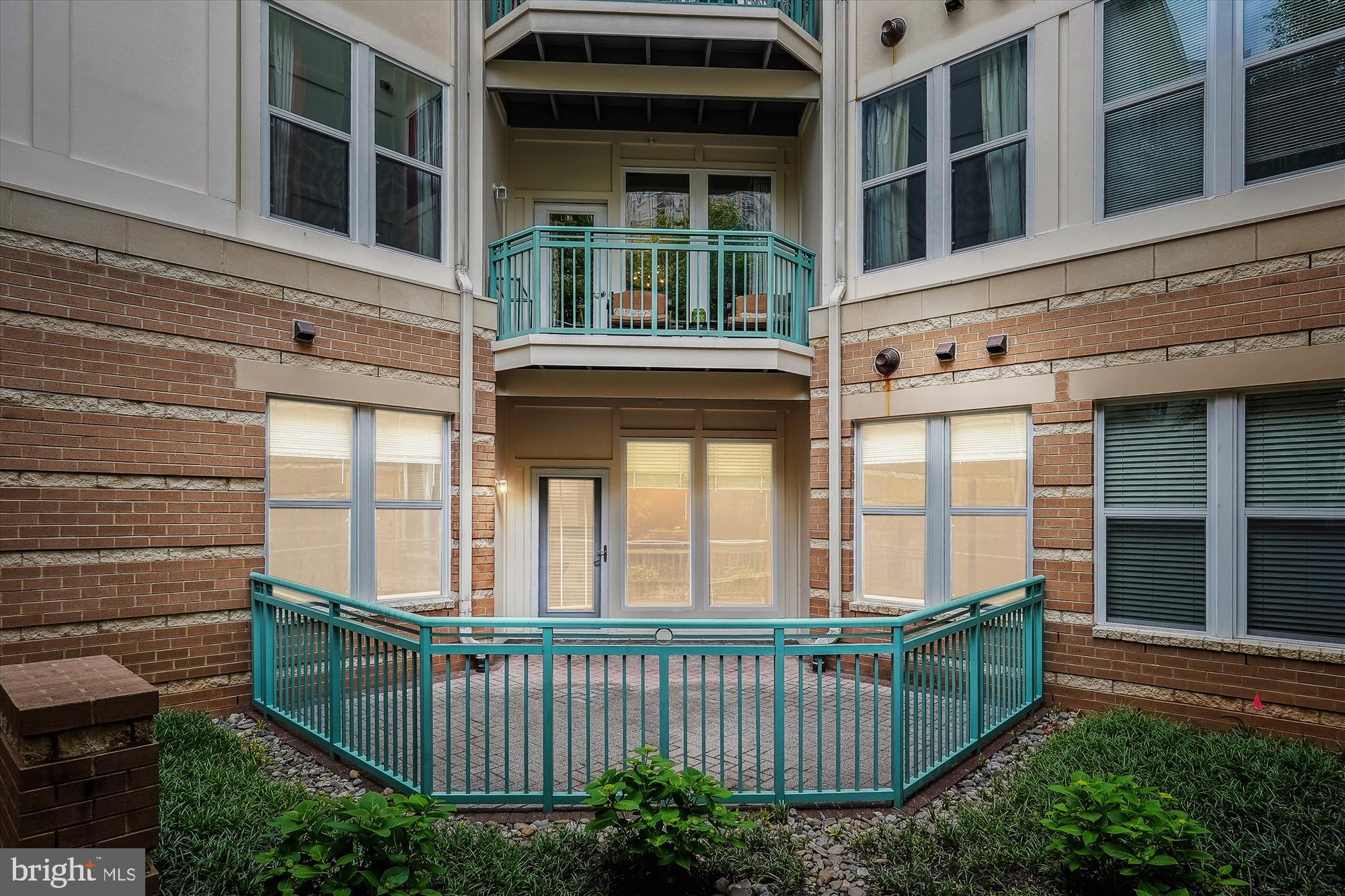 SAVOY AT RESTON TOWN CENTER - Residential