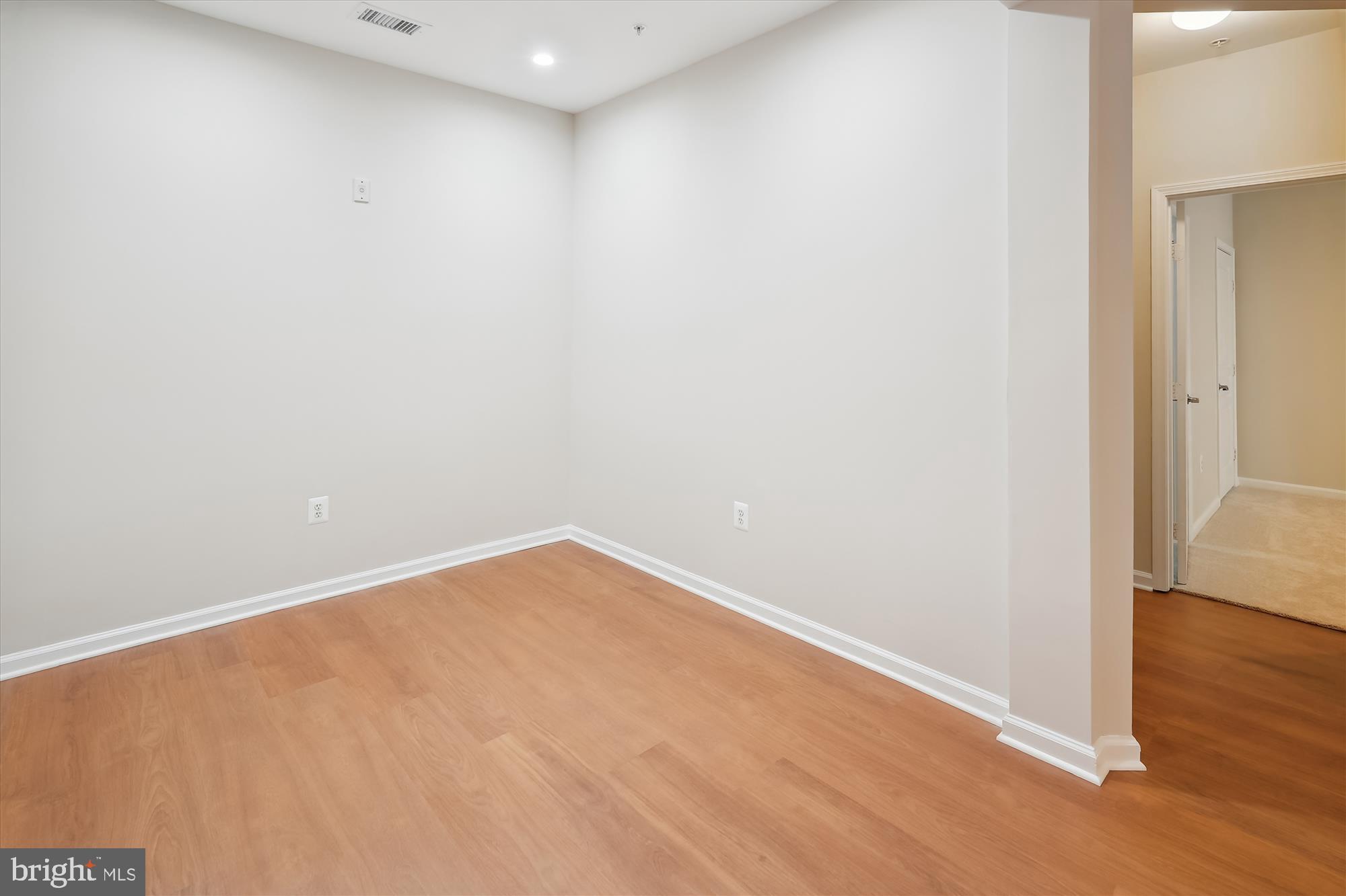 SAVOY AT RESTON TOWN CENTER - Residential