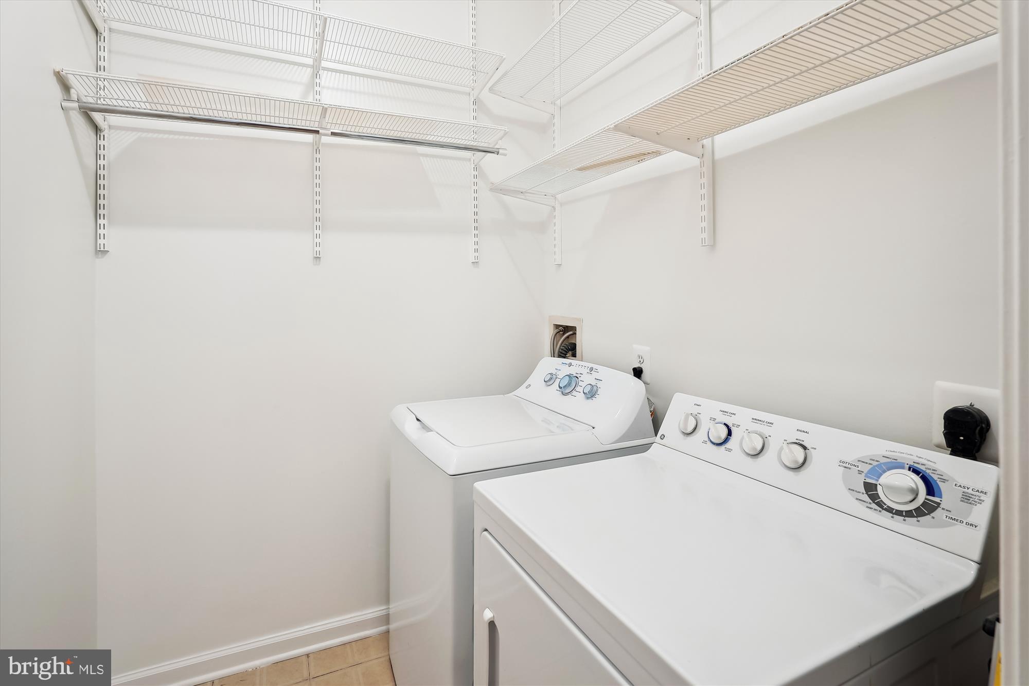 SAVOY AT RESTON TOWN CENTER - Residential