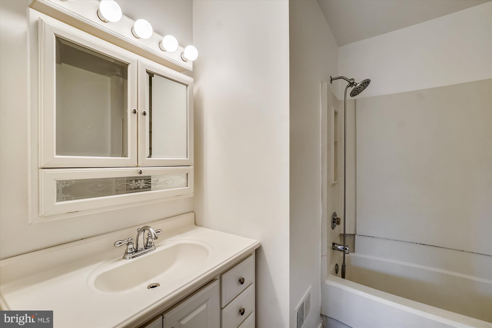 WARING STATION - Residential