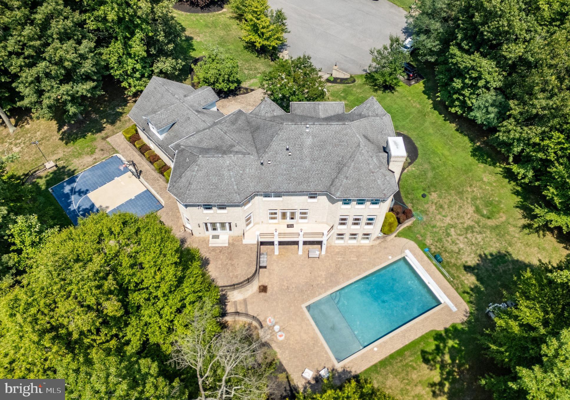 WINDSOR ESTATES - Residential