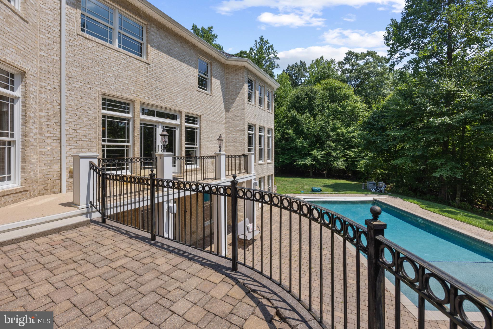 WINDSOR ESTATES - Residential