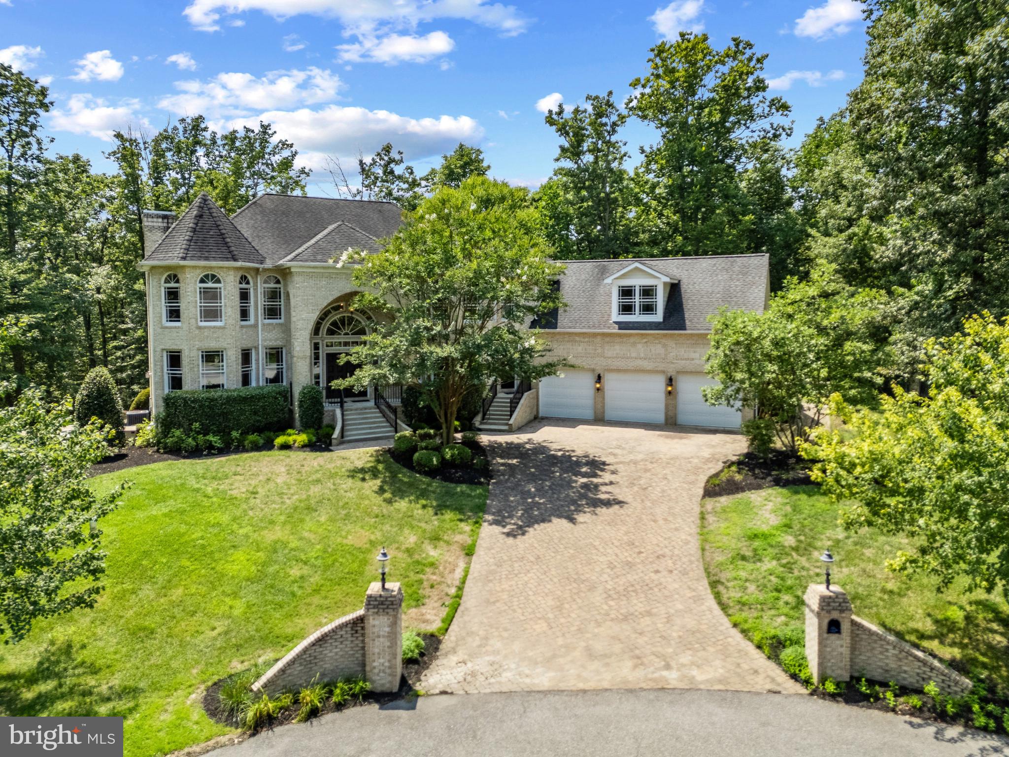 WINDSOR ESTATES - Residential