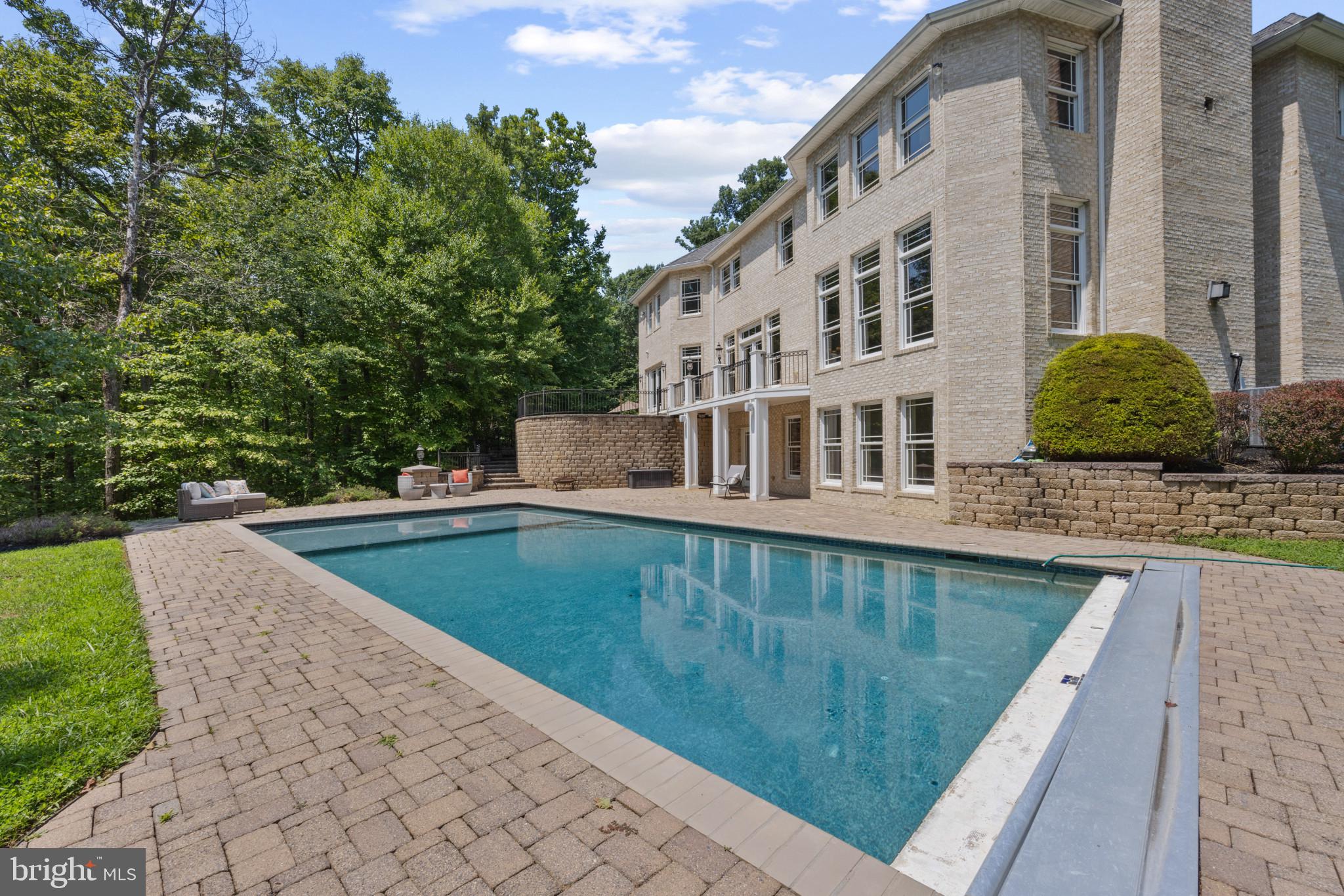 WINDSOR ESTATES - Residential