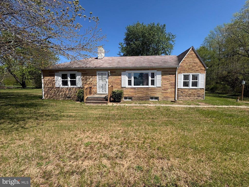 Photo of 13024 Historyland Hwy, WARSAW, VA 22572 (MLS # VARV2000622)