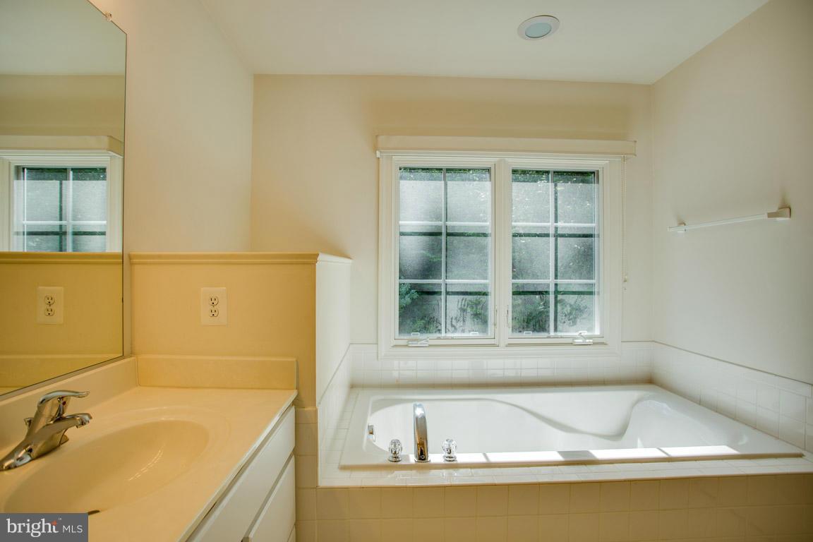 LORTON VALLEY NORTH - Residential Lease