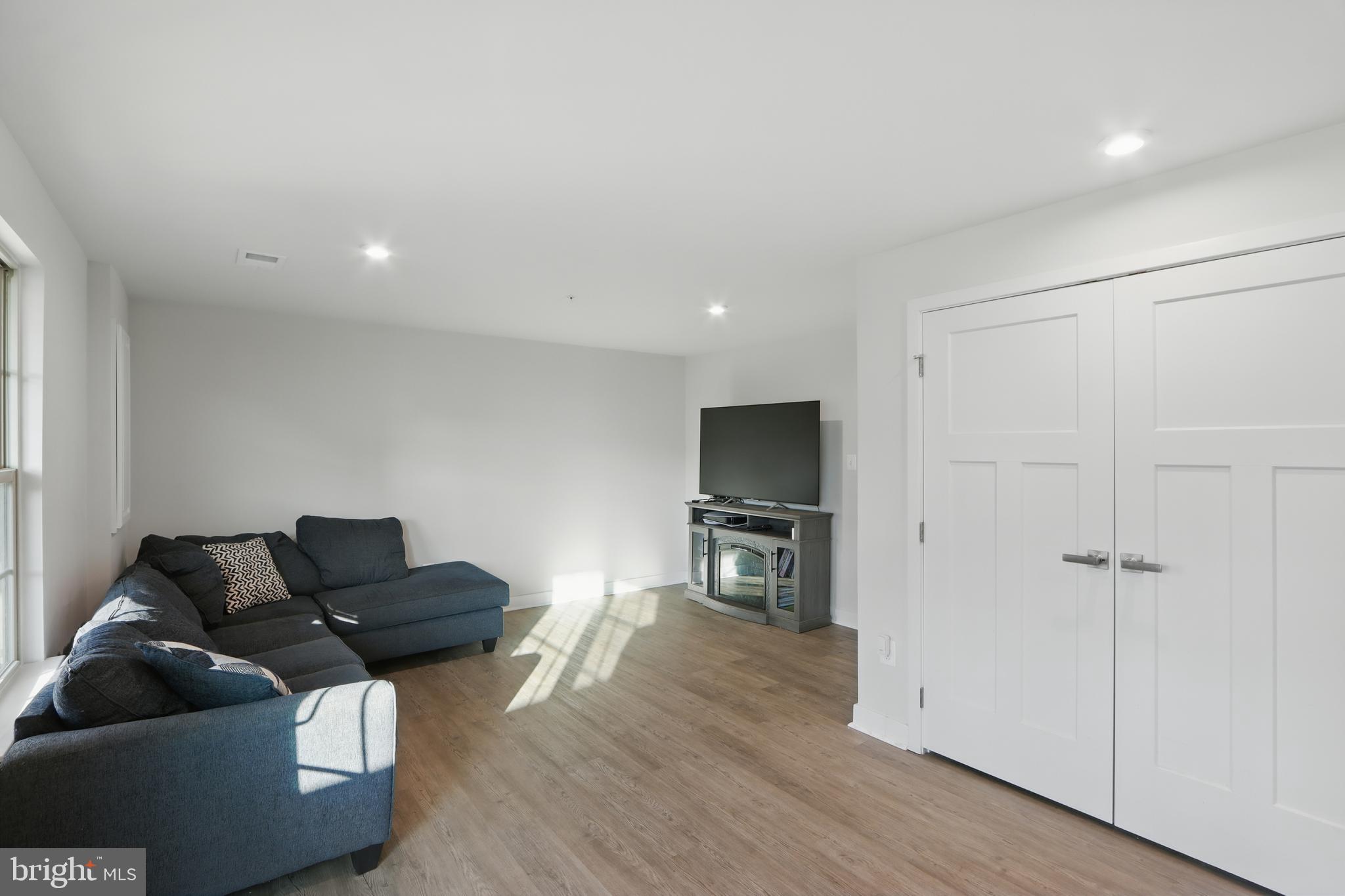 LAKE LINGANORE - Residential